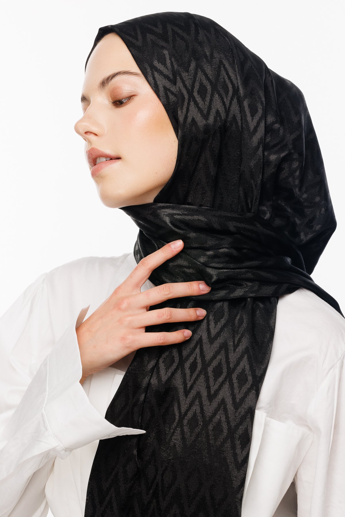 Karo Pattern Shiny Jacquard Shawl - Black