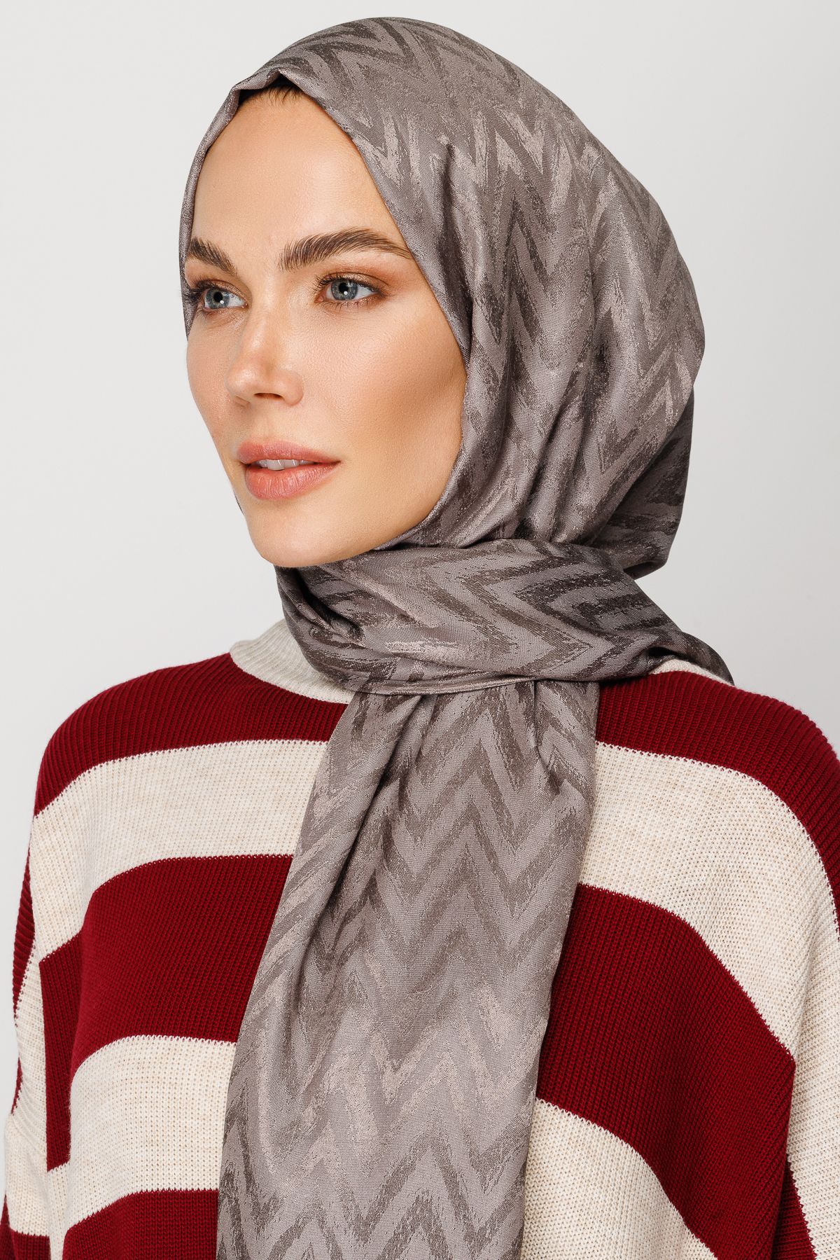 Zigzag Pattern Shiny Jacquard Hijab