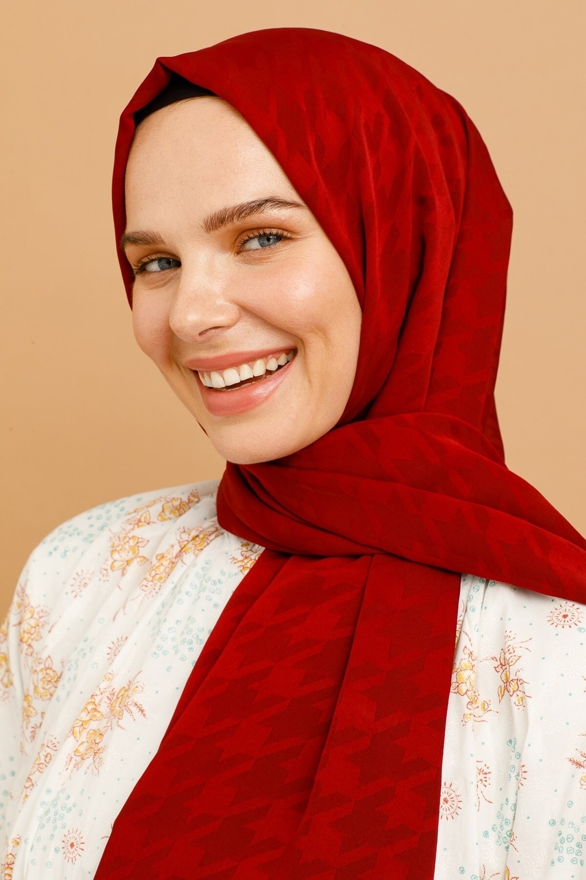 Crowbar Pattern Silk Jacquard Hijab