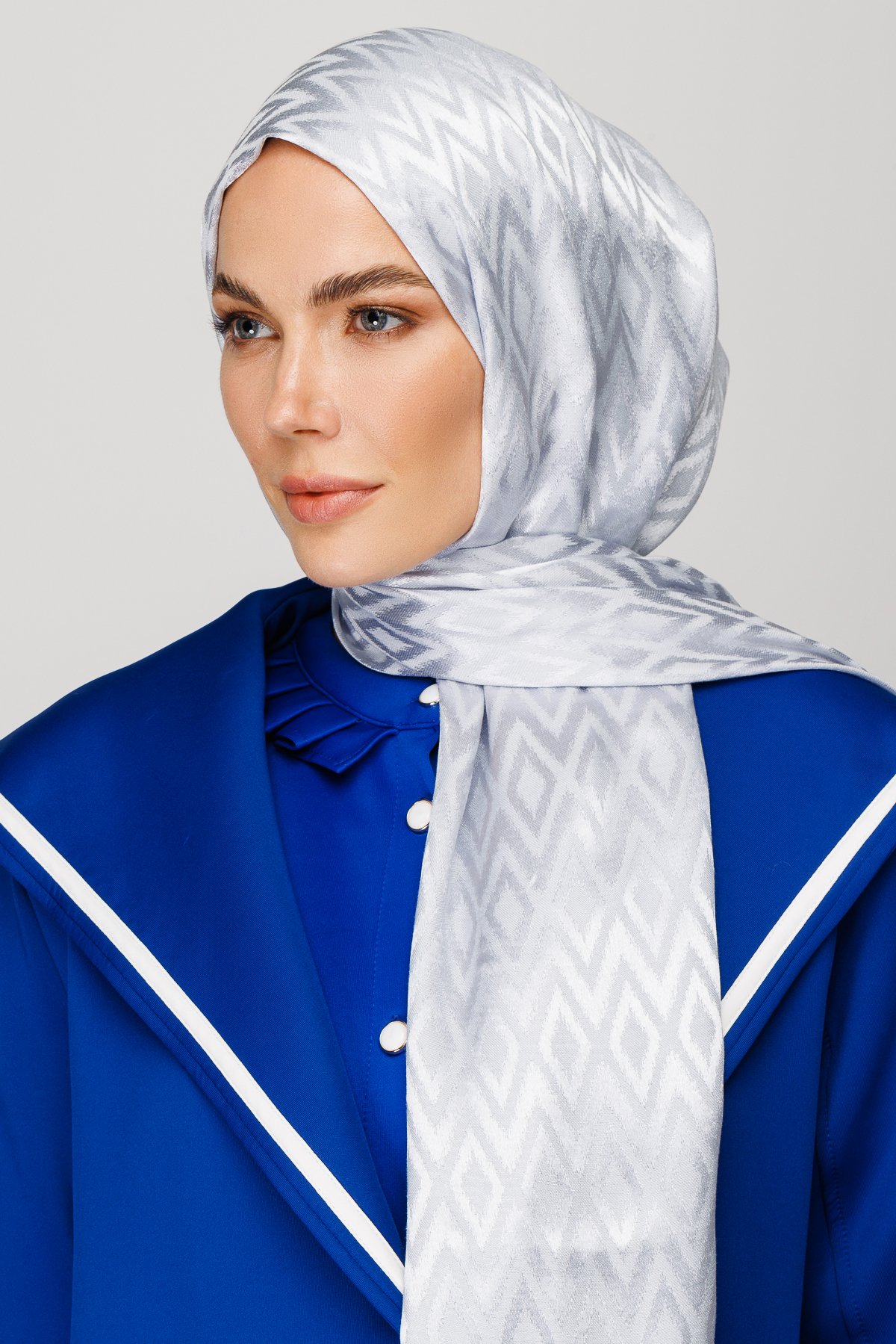 Karo Pattern Shiny Jacquard Shawl - Silver