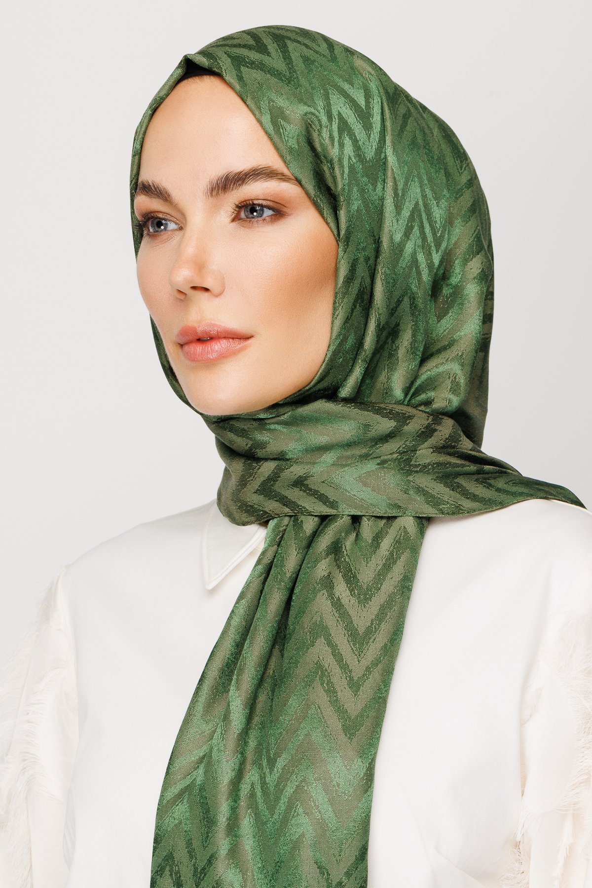 Zigzag Pattern Shiny Jacquard Hijab