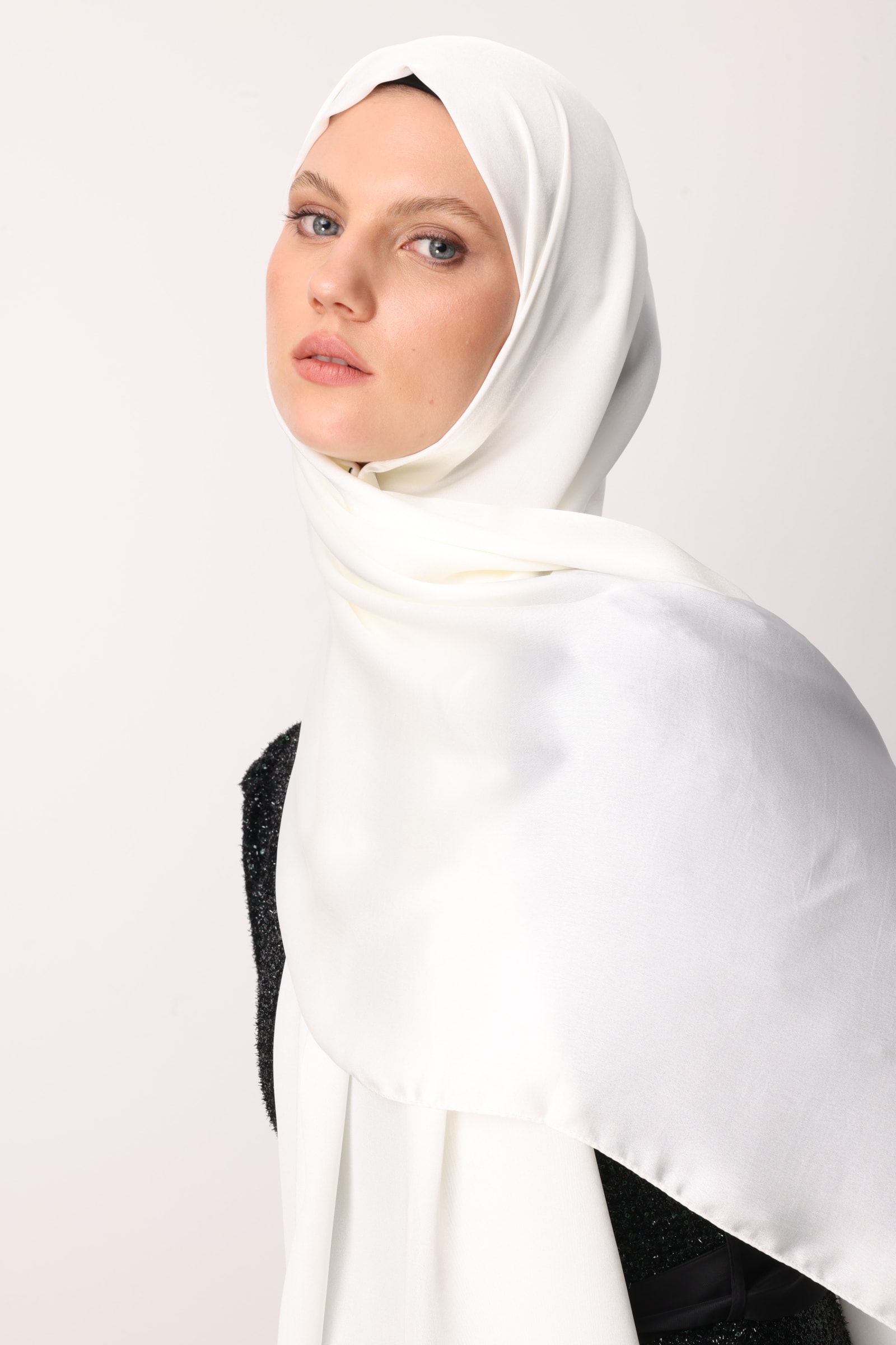 Diamond Aura Shawl - Pearl