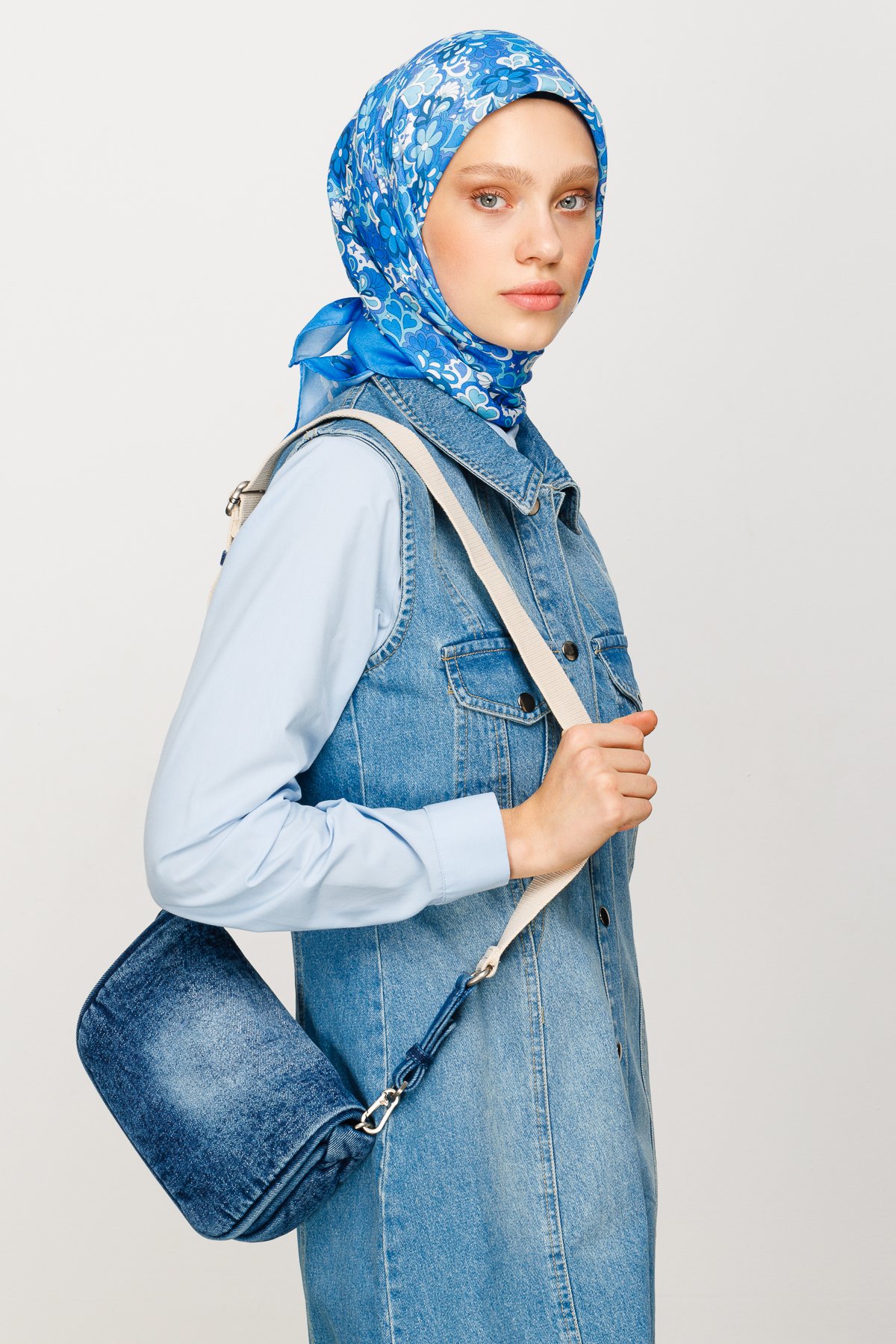 Daisy Pattern Digital Soft Scarf - Ice Blue