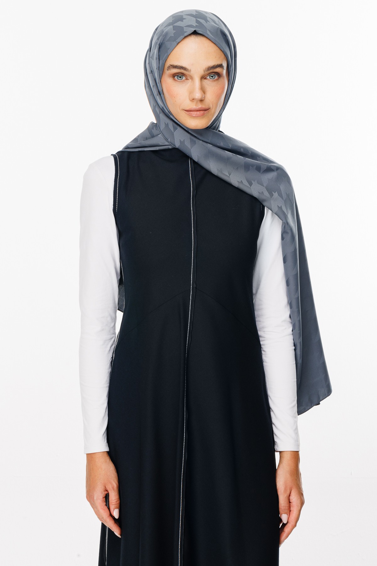 Crowbar Pattern Silk Jacquard Shawl - Smoked