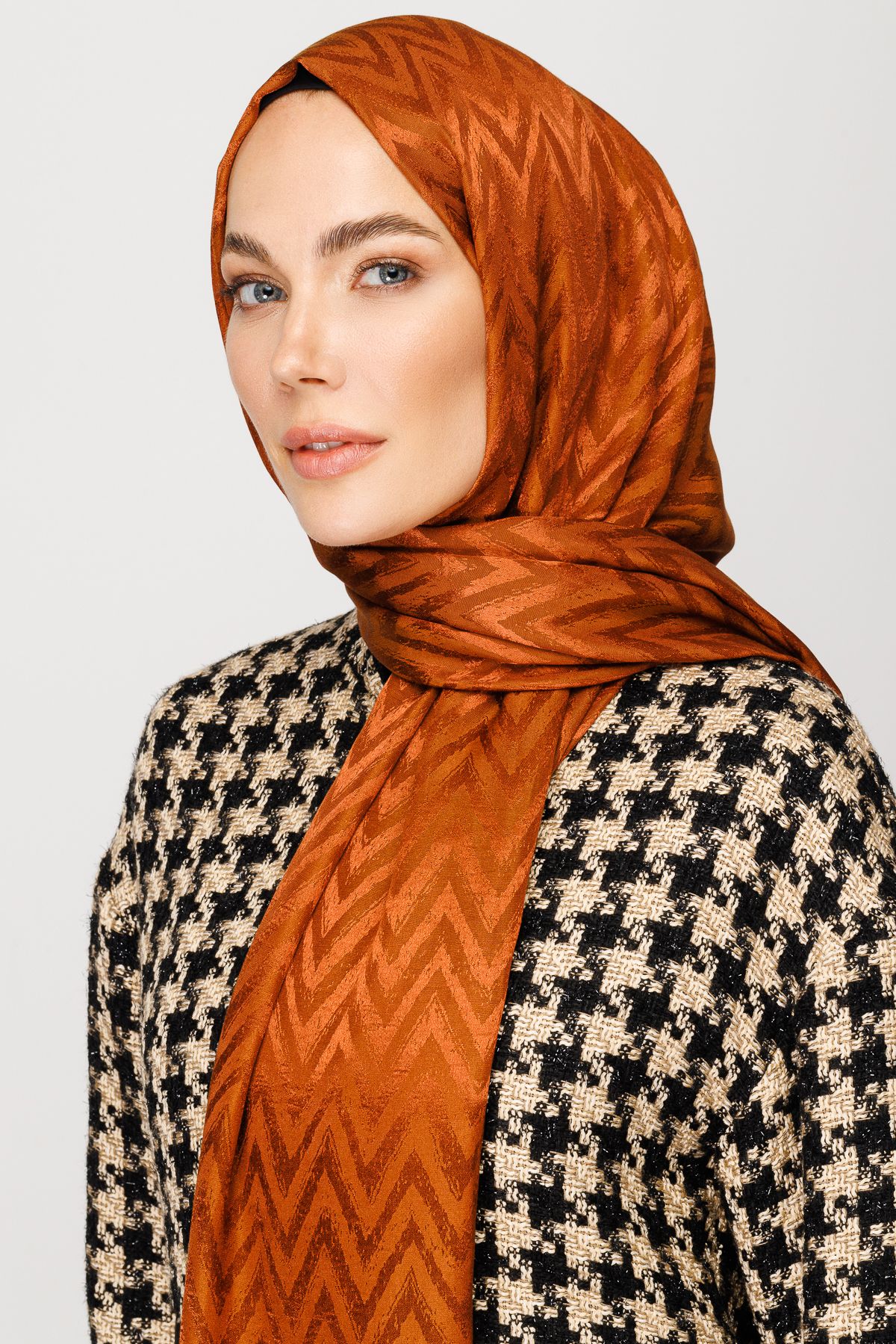Zigzag Pattern Shiny Jacquard Shawl - Copper