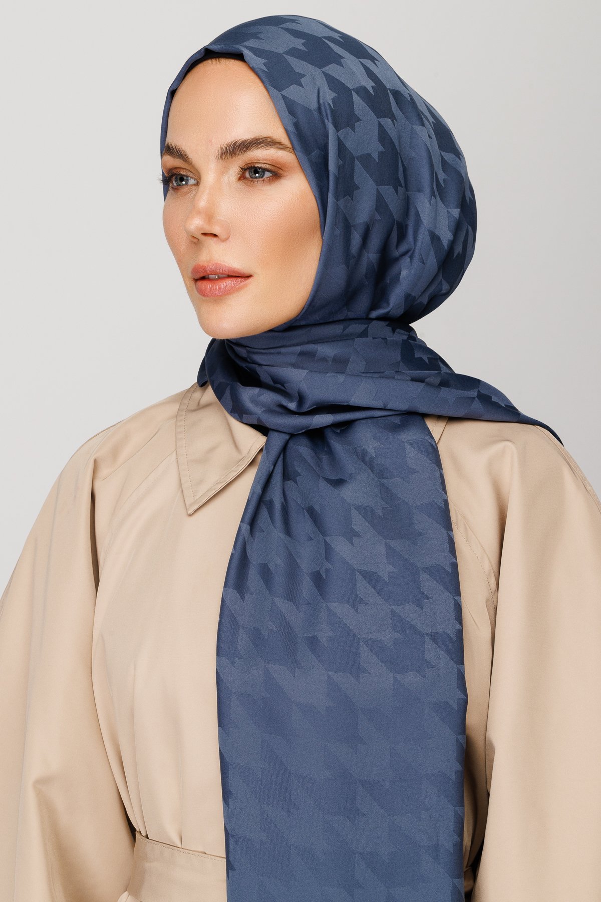 Crowbar Pattern Silk Jacquard Hijab