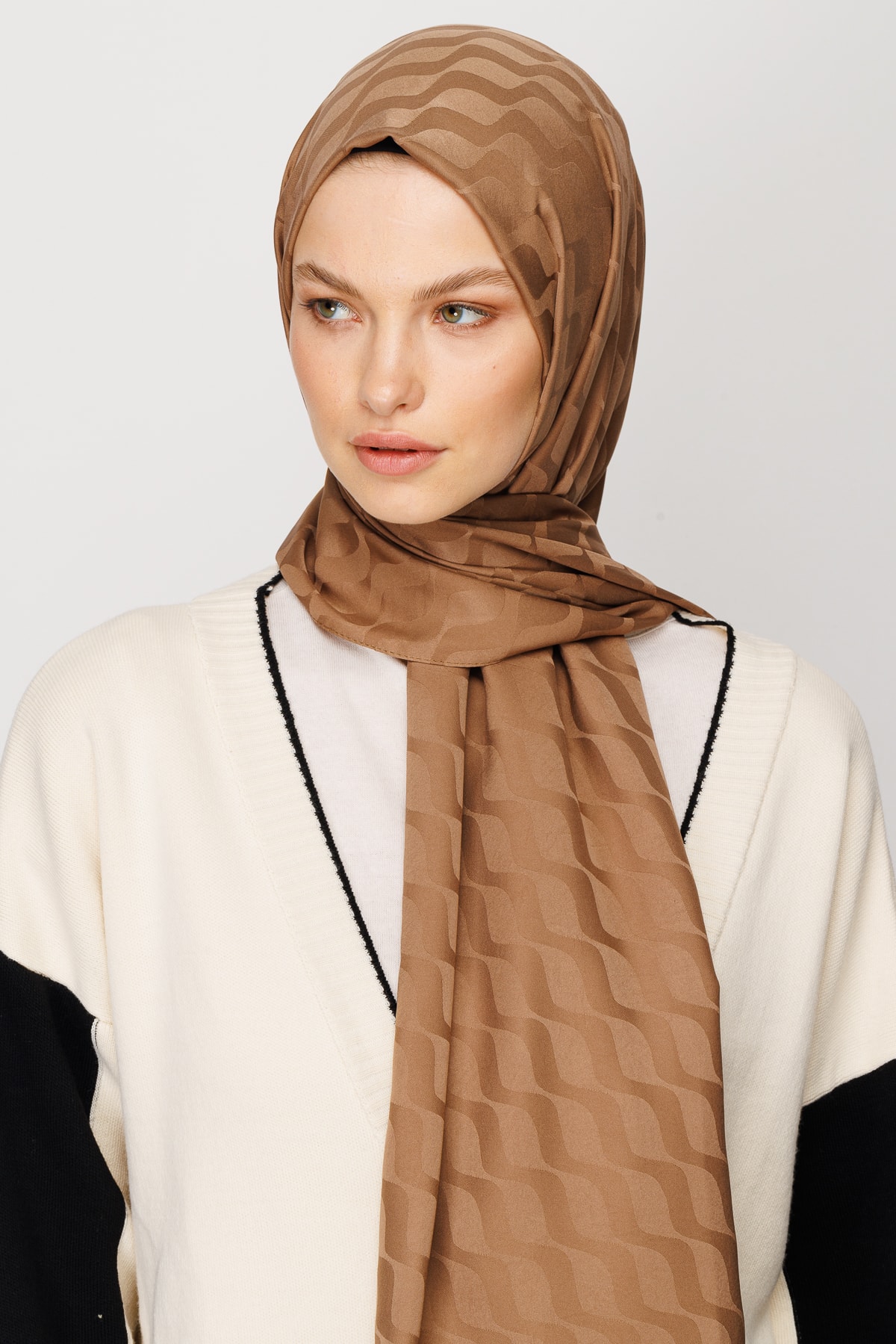 Wave-Pattern Silky Jacquard Shawl - Brown