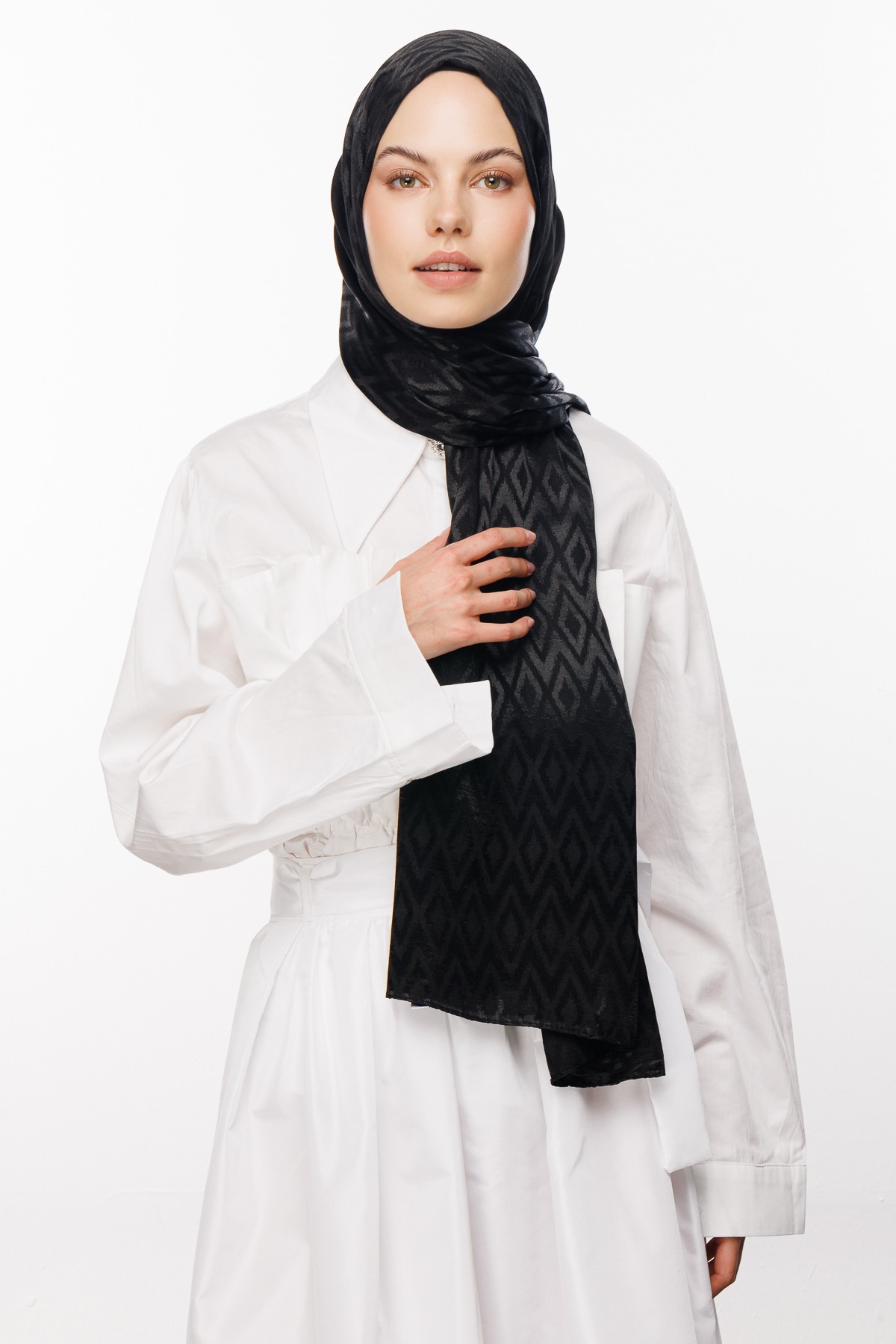 Karo Pattern Shiny Jacquard Hijab