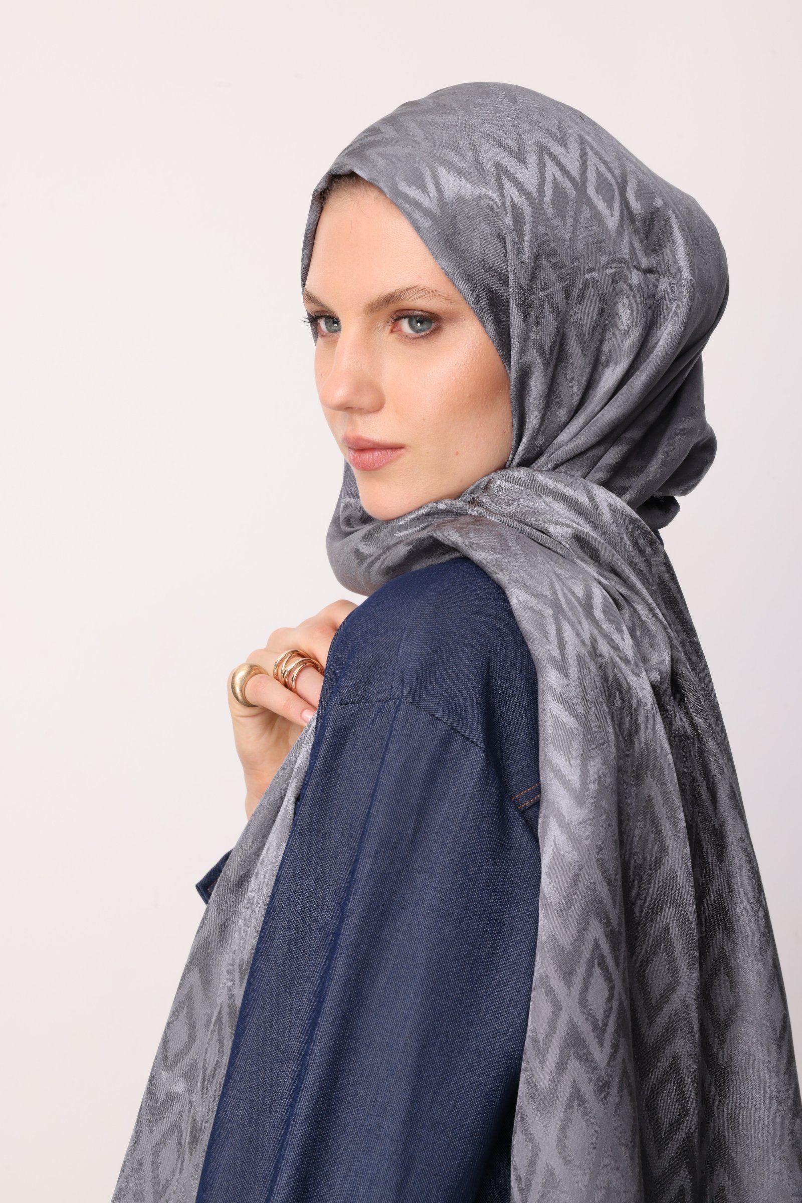 Shiny Check-Pattern Jacquard Shawl - Grey