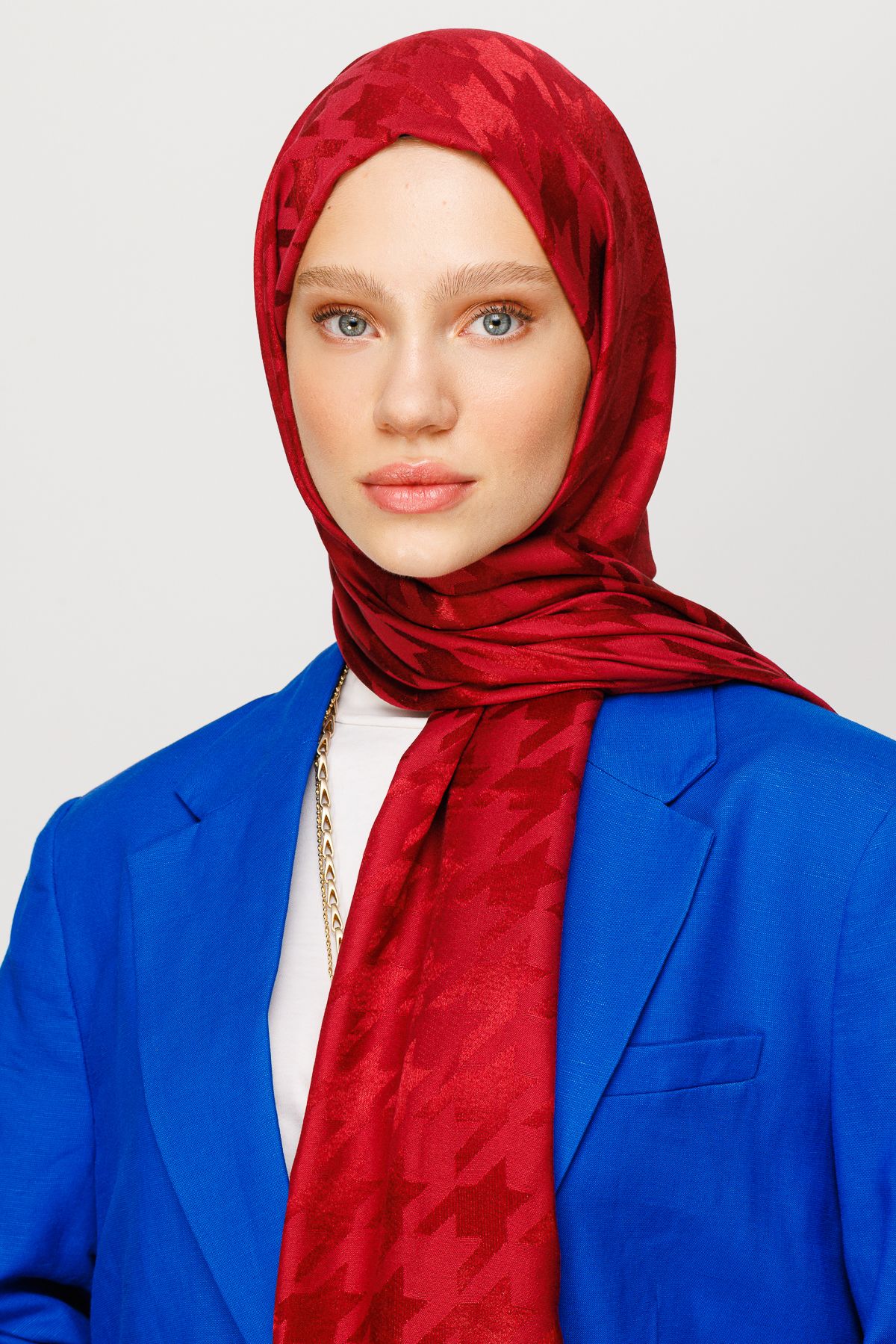 Crowbar Pattern Shiny Jacquard Shawl - Cherry Bruise