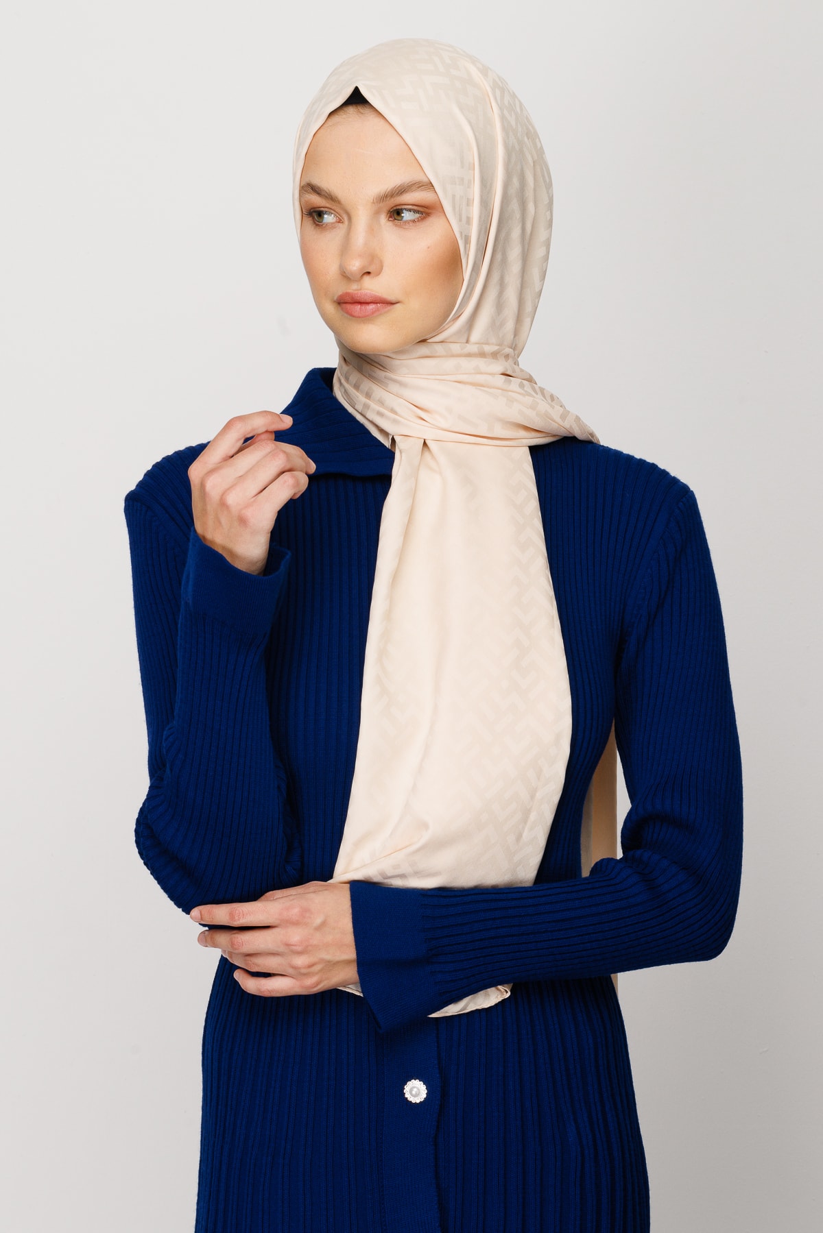 Z Pattern Silky Jacquard Shawl - Cream