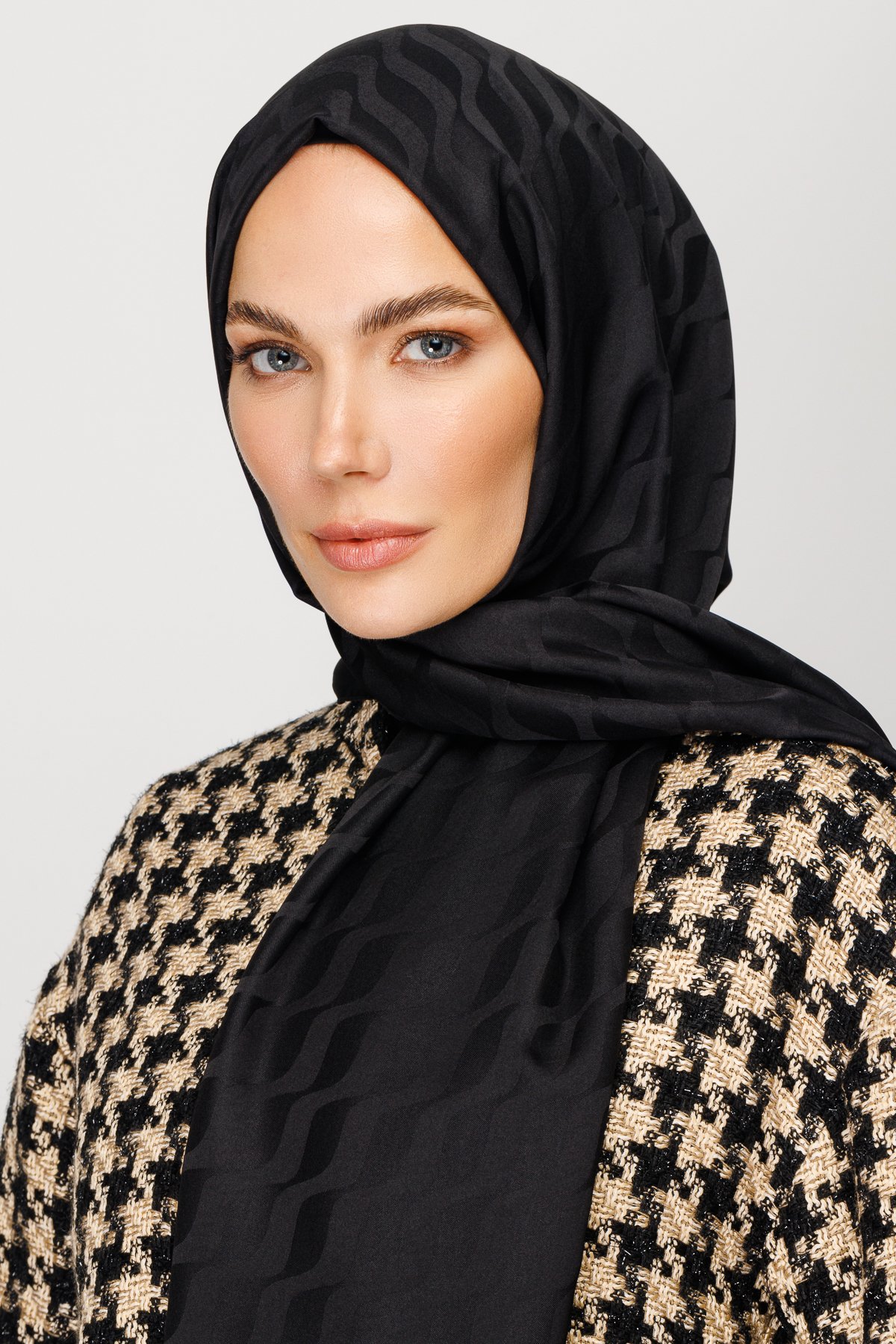 Wave Pattern Silky Jacquard Shawl - Black
