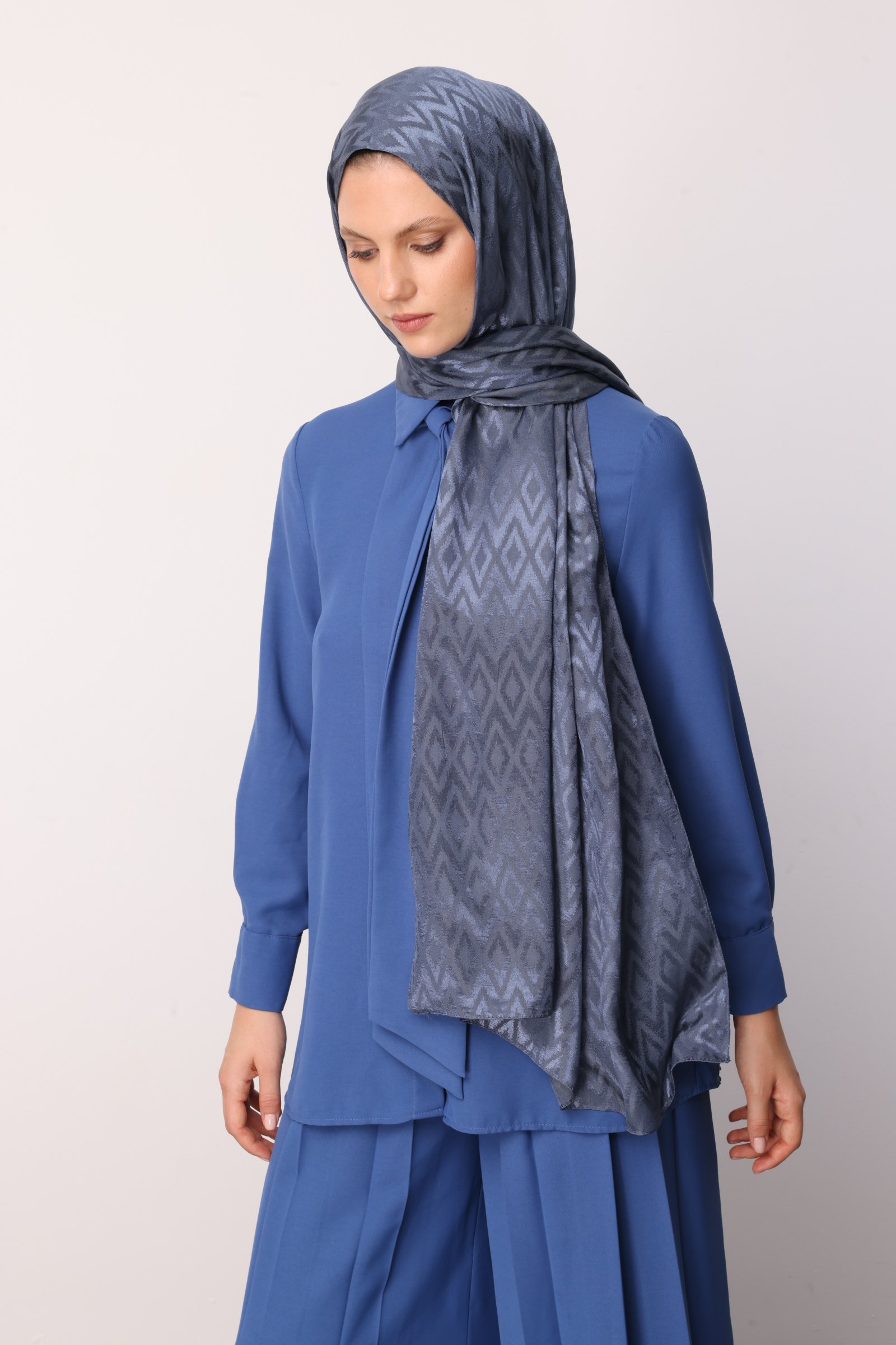 Shiny Check-Pattern Jacquard Shawl - Yakamosis