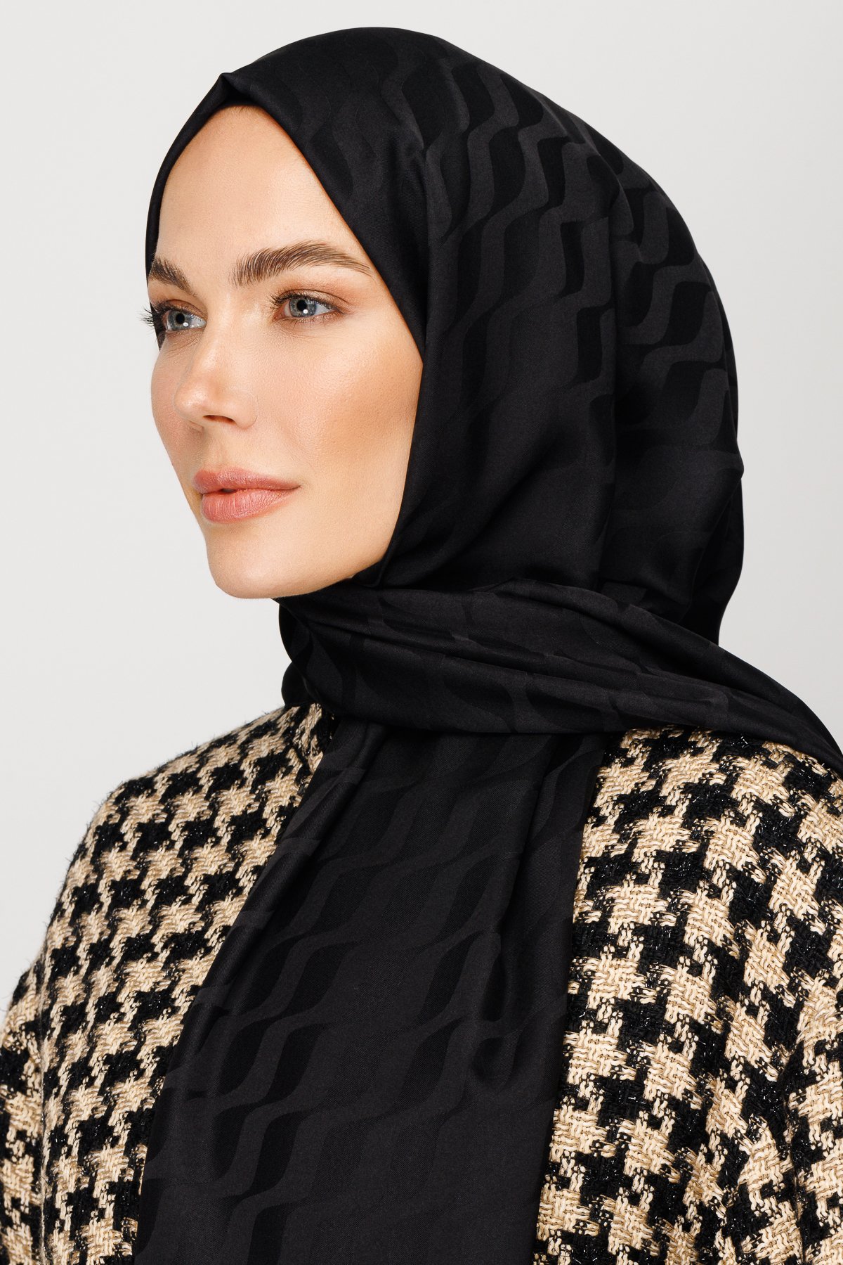 Wave Pattern Silky Jacquard Shawl - Black