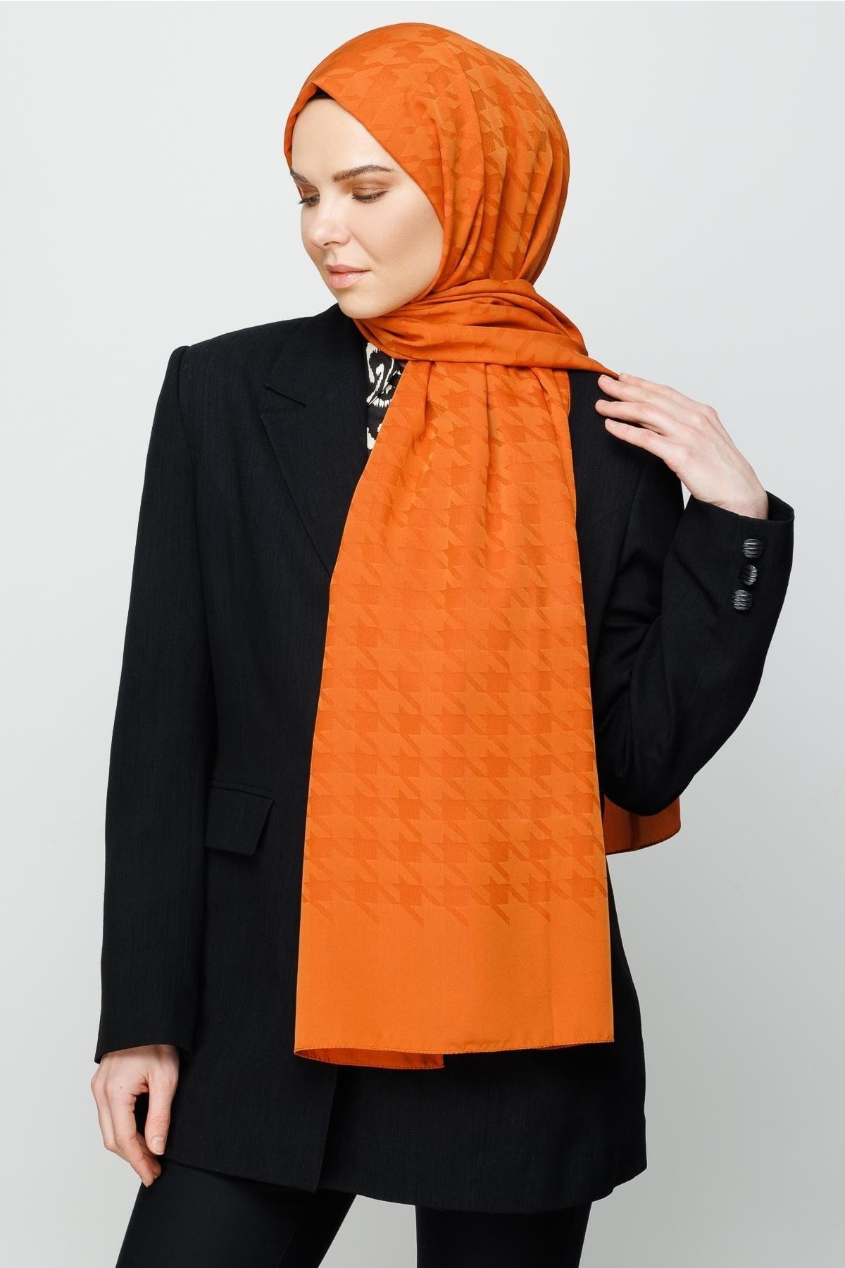 Crowbar Pattern Silk Jacquard Hijab