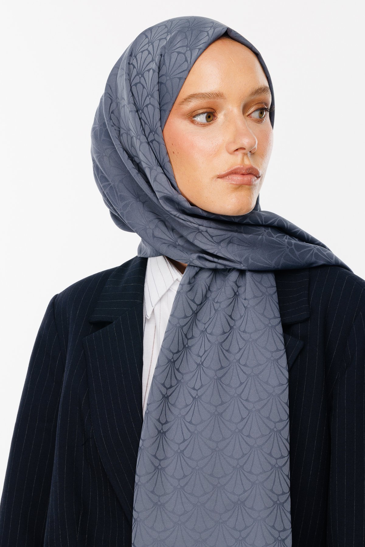 Lotus Pattern Silk Jacquard Shawl - Smoked