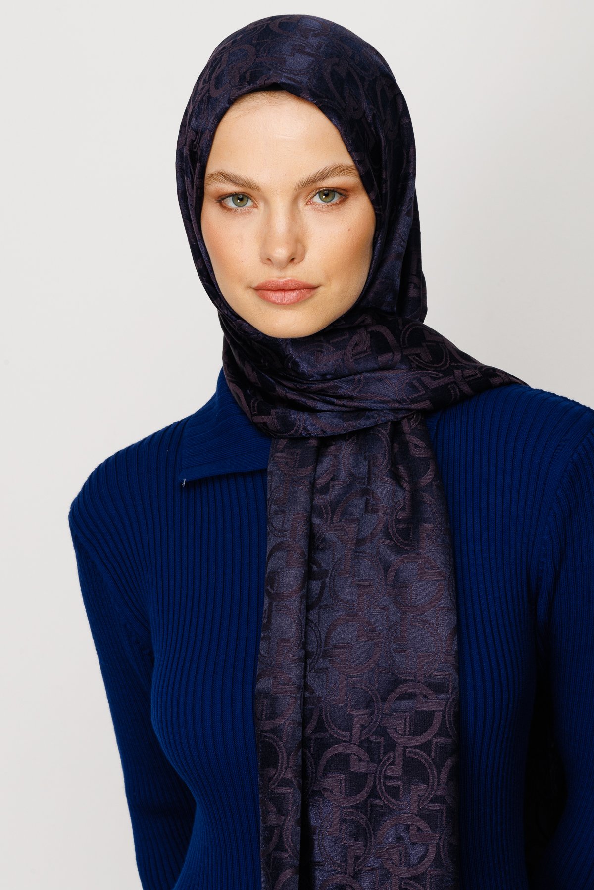 Longar Pattern Shiny Jacquard Hijab