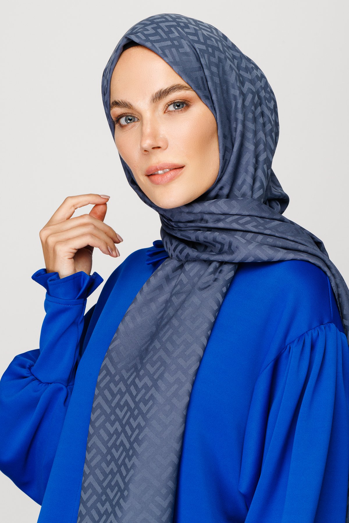 Z Pattern Silky Jacquard Shawl - Smoked