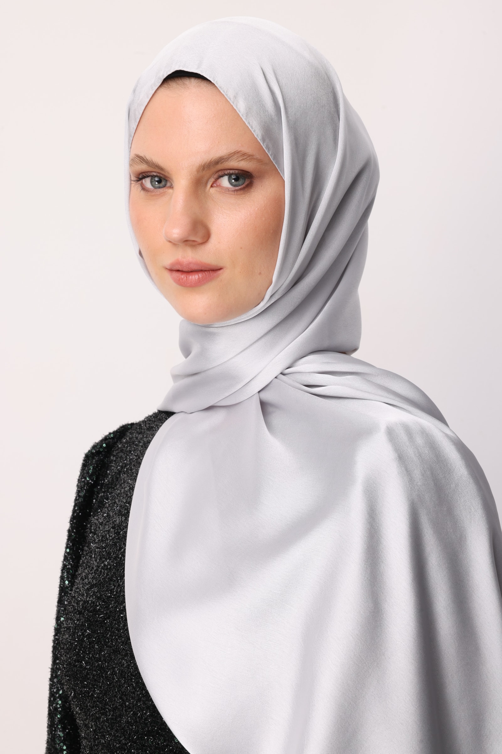 Diamond Aura Shawl - Light Grey