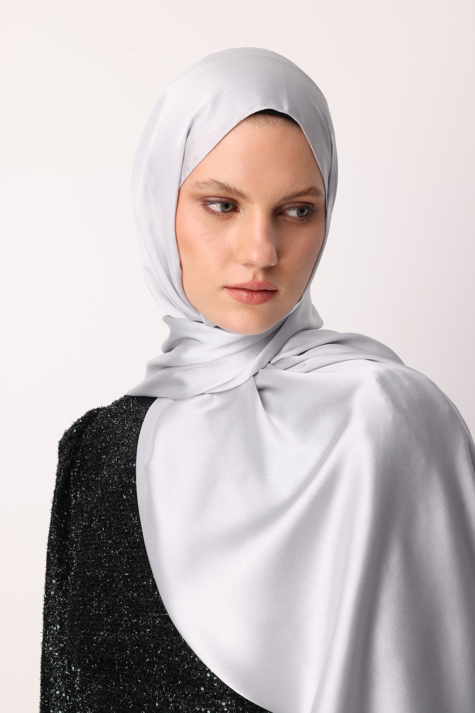 Diamond Aura Shawl - Light Grey