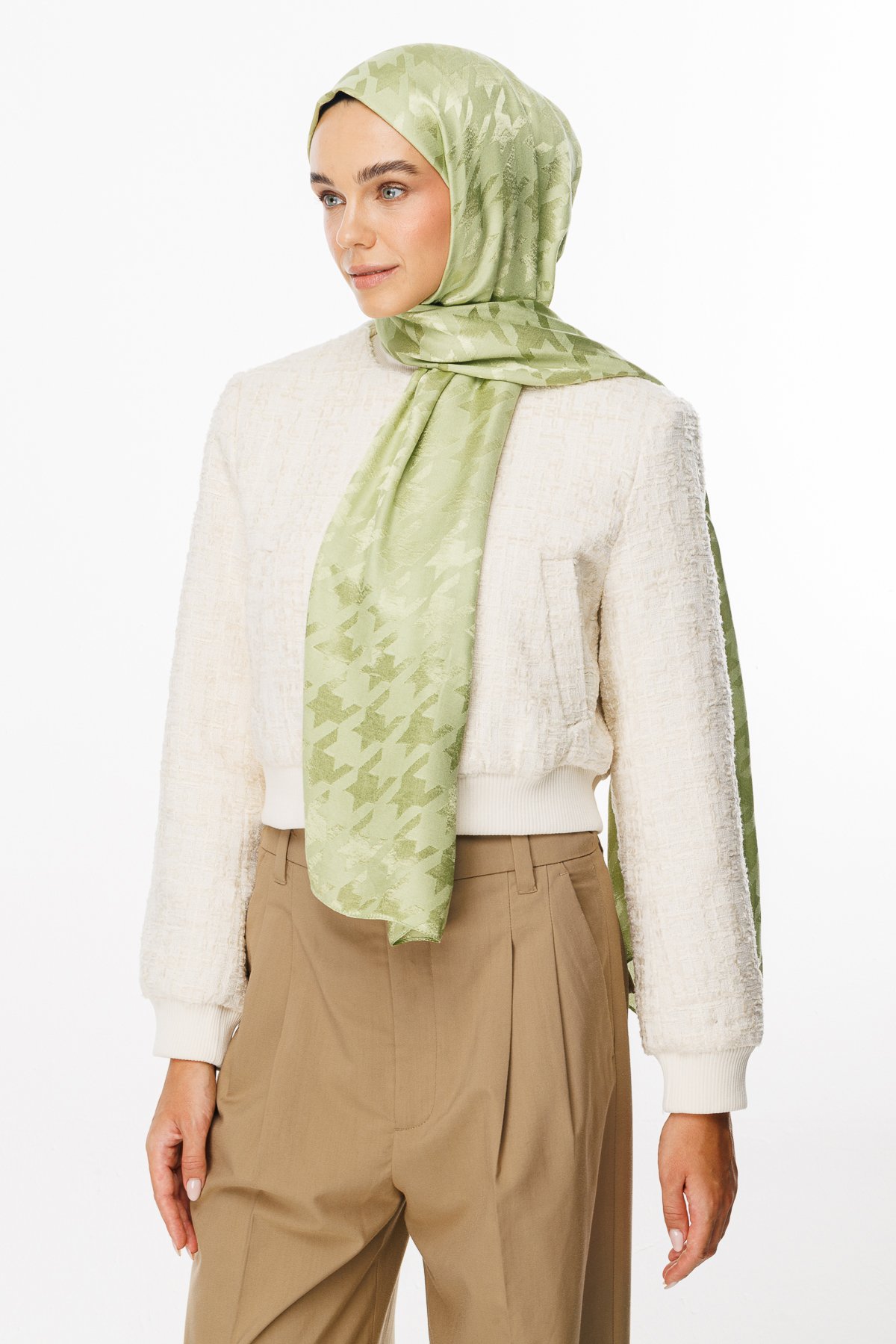 Crowbar Pattern Shiny Jacquard Hijab