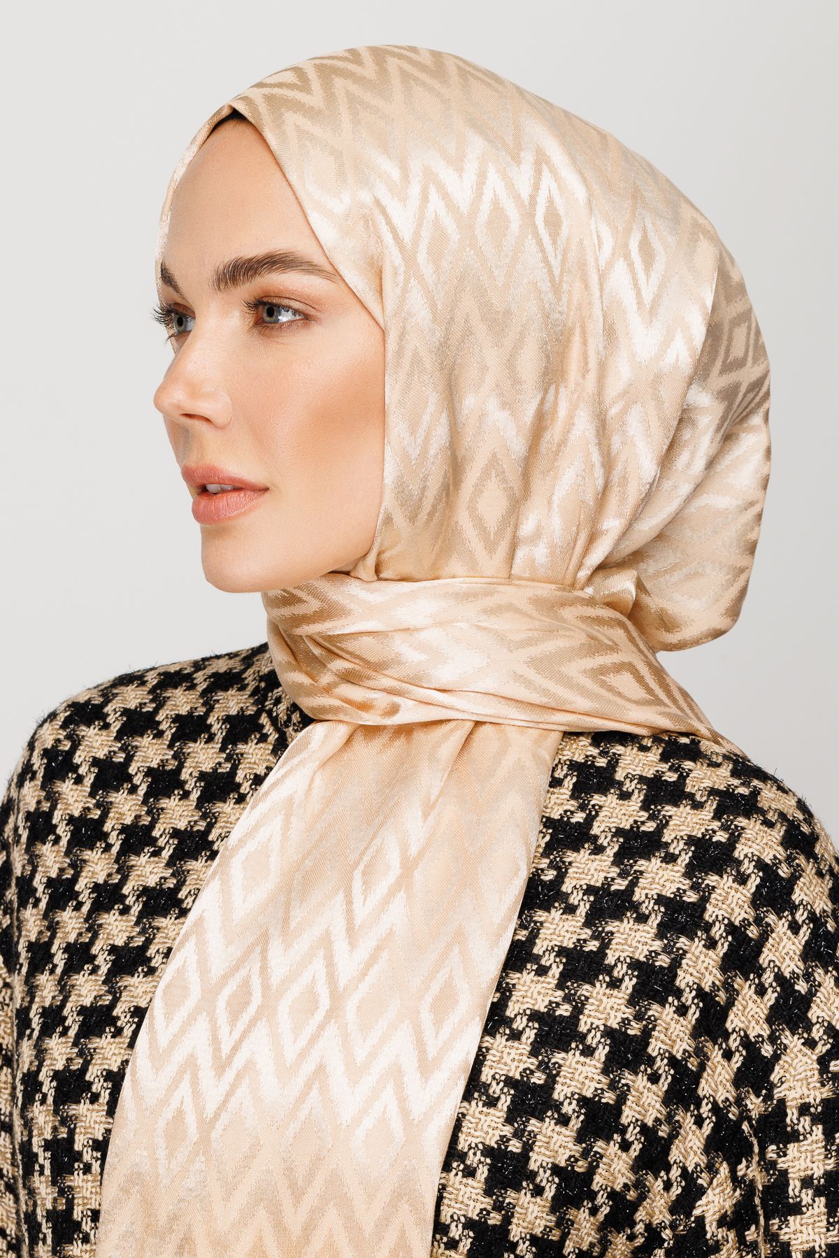 Karo Pattern Shiny Jacquard Shawl - Sand Beige