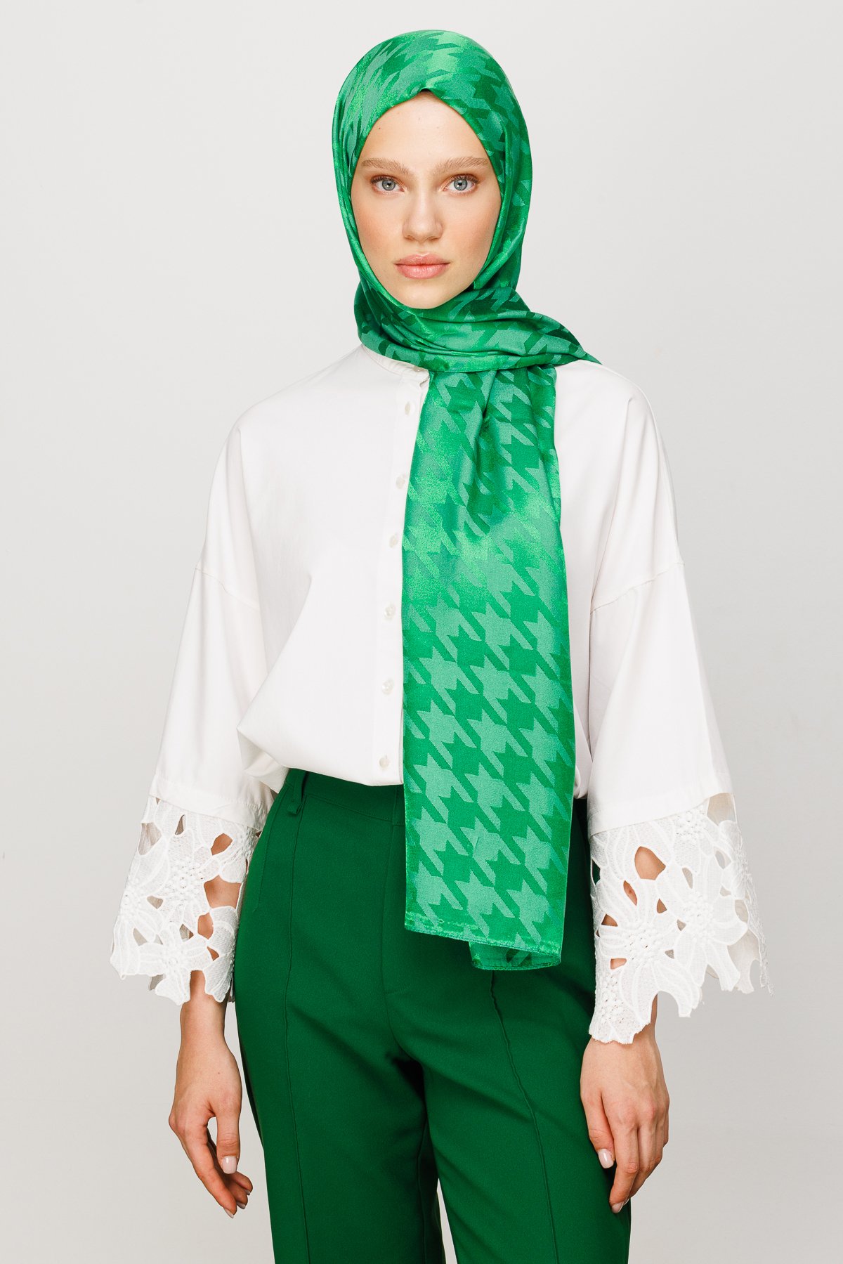 Crowbar Pattern Shiny Jacquard Shawl - Benetton Green