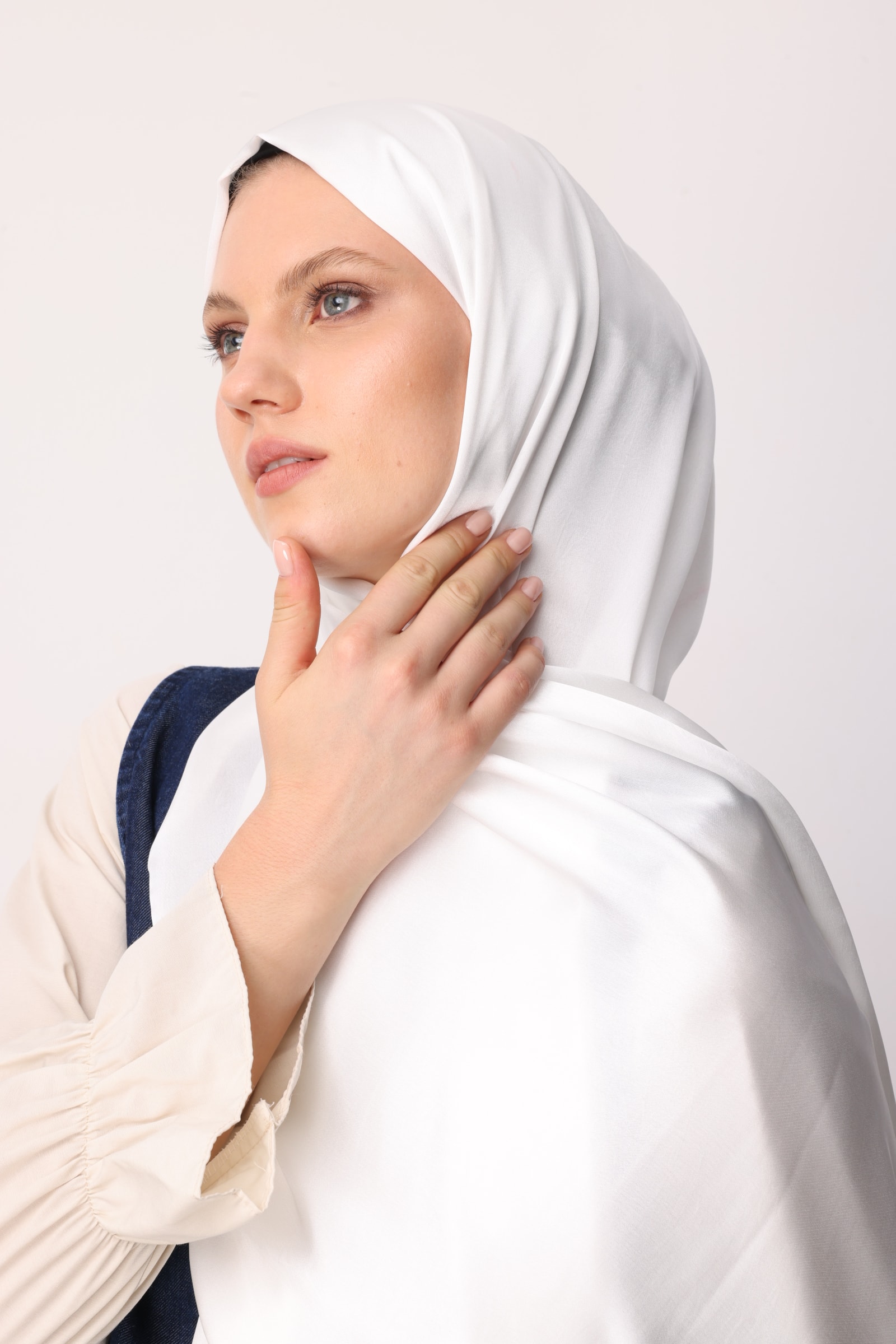 Diamond Aura Shawl - Ecru