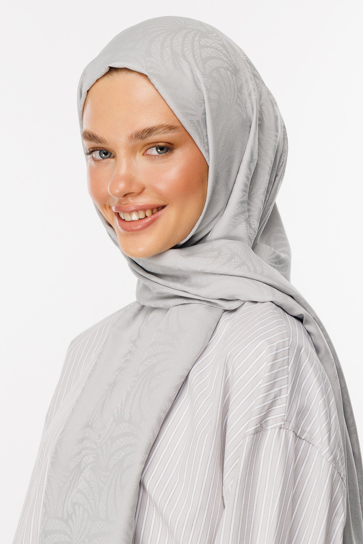 Artemis Pattern Silk Jacquard Shawl - Silver