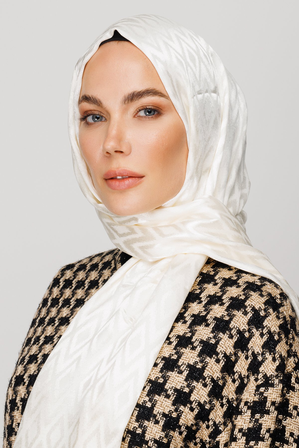 Karo Pattern Shiny Jacquard Shawl - Ecru