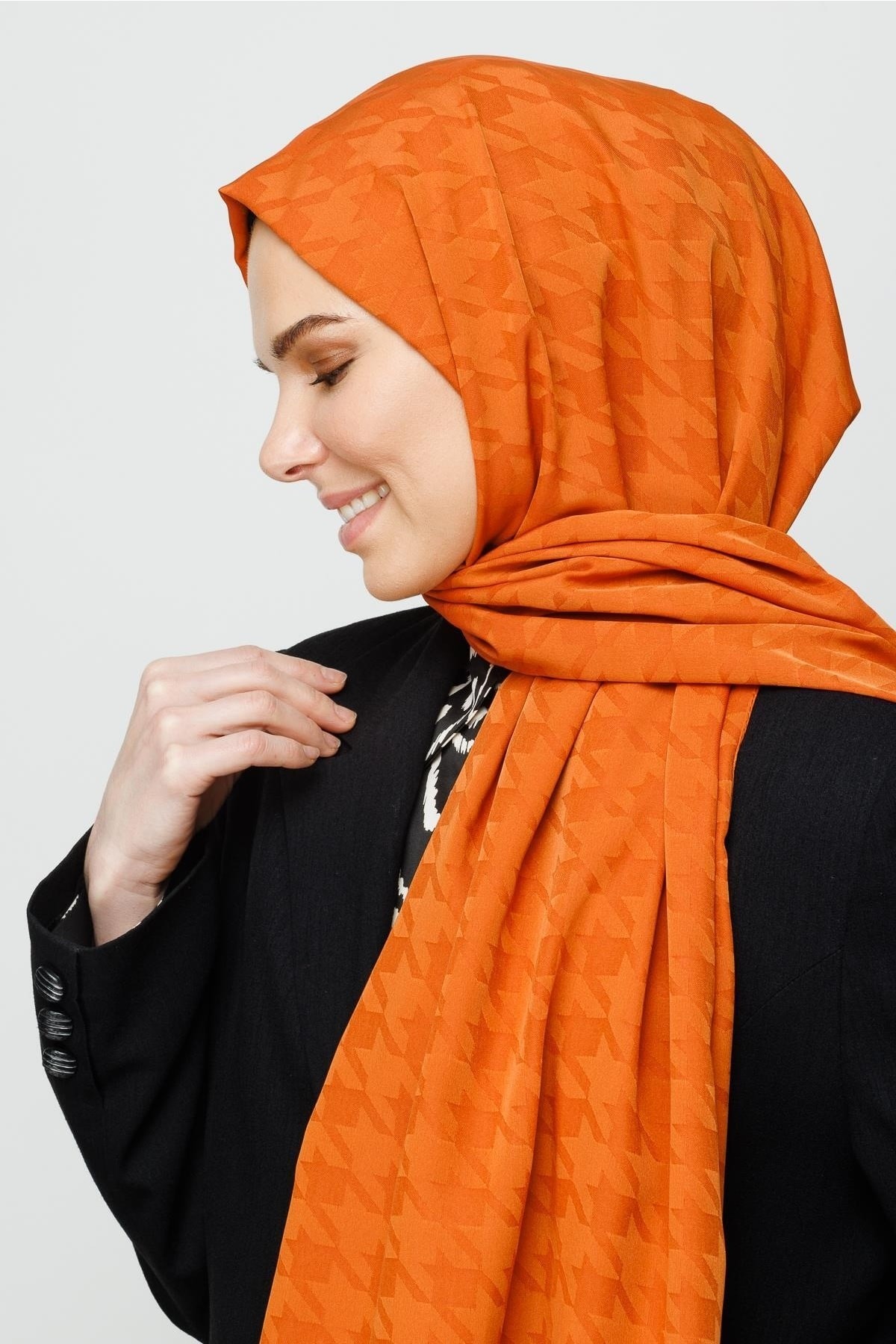 Crowbar Pattern Silk Jacquard Hijab