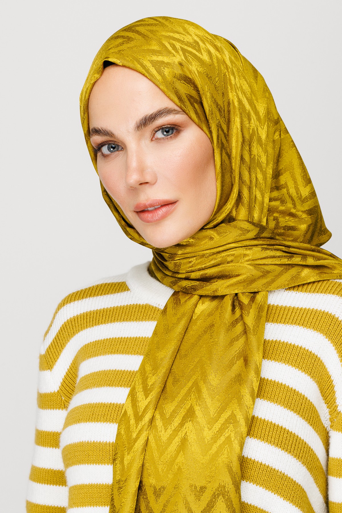 Zigzag Pattern Shiny Jacquard Hijab