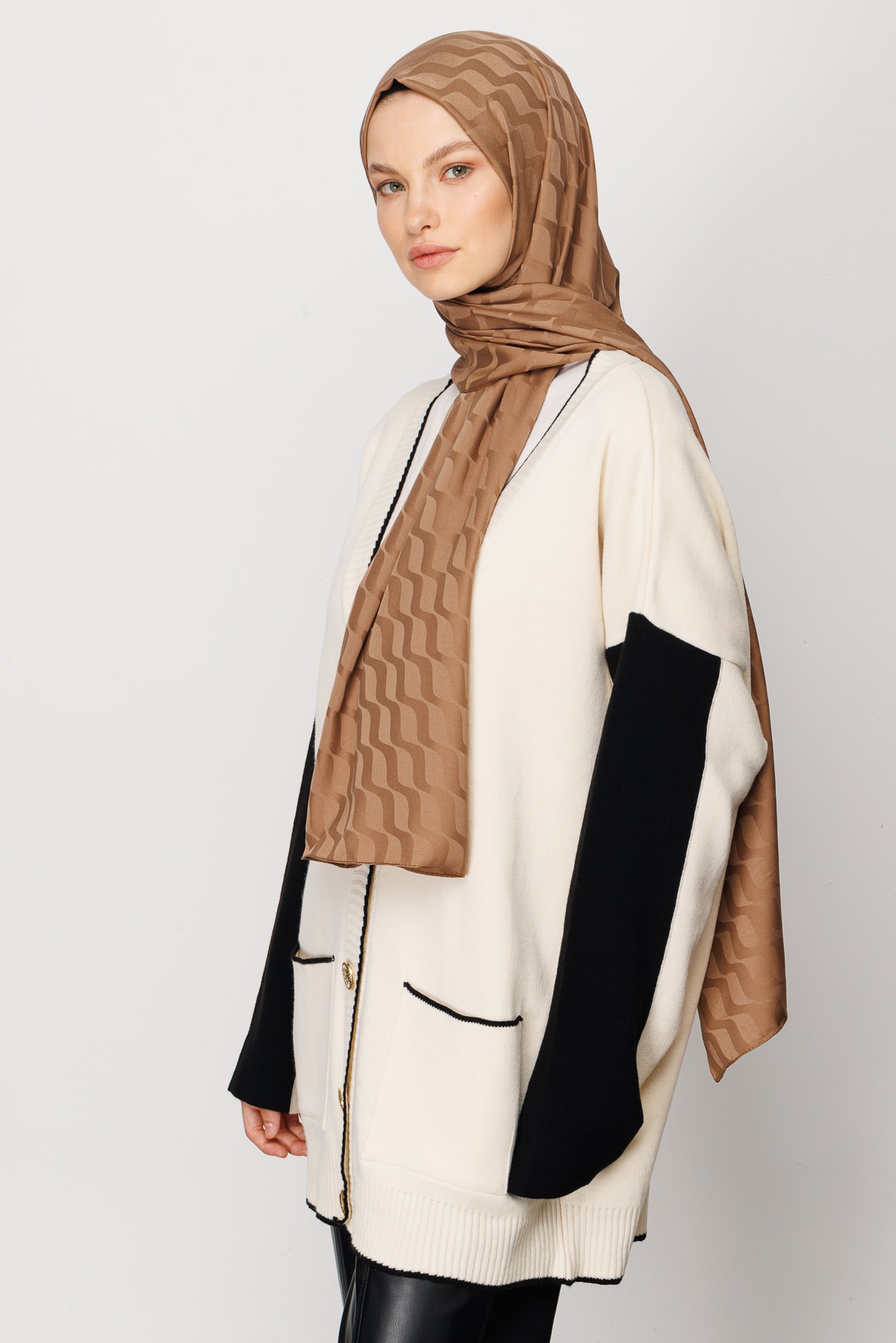 Wave-Pattern Silky Jacquard Shawl - Brown