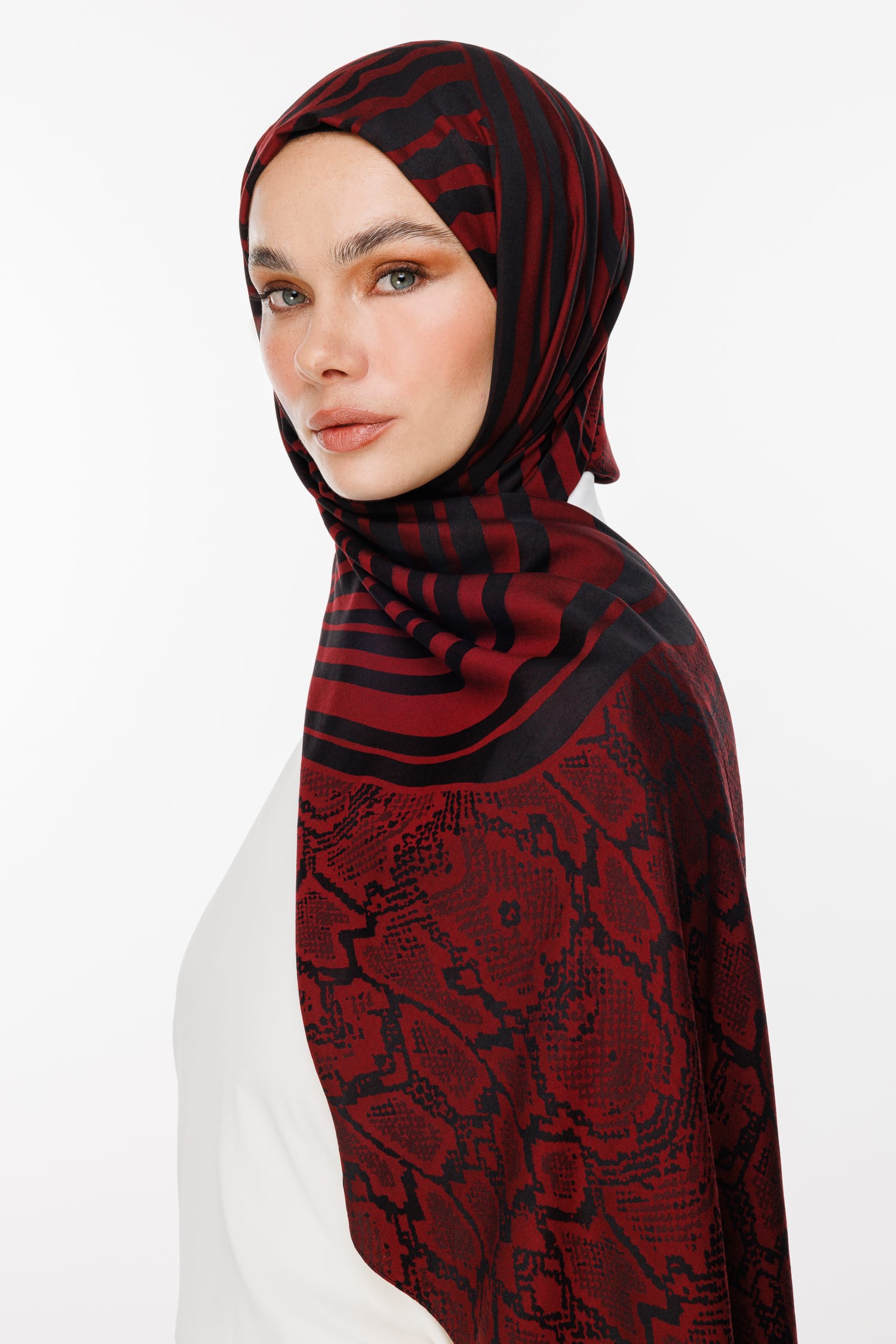 Riad-Pattern Reversible Shawl - Black-Burgundy