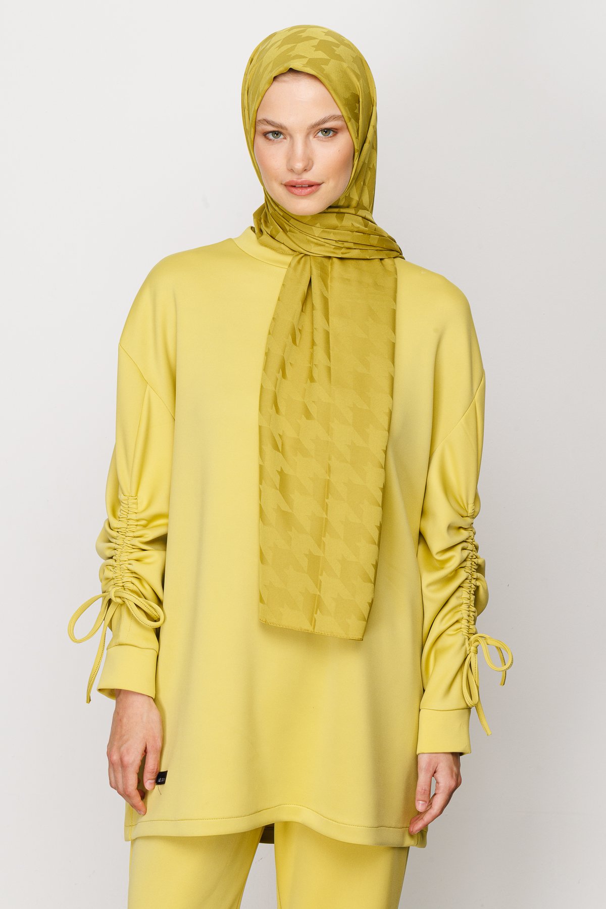 Crowbar Pattern Silk Jacquard Shawl - Olive Green