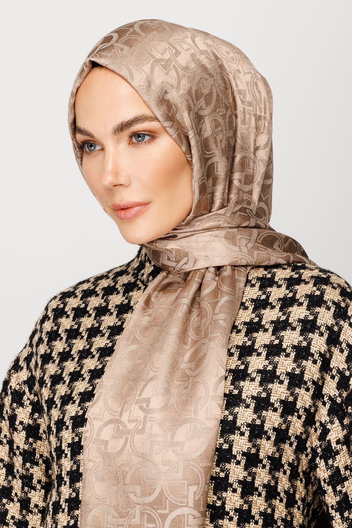 Longar Pattern Shiny Jacquard Shawl - Brown