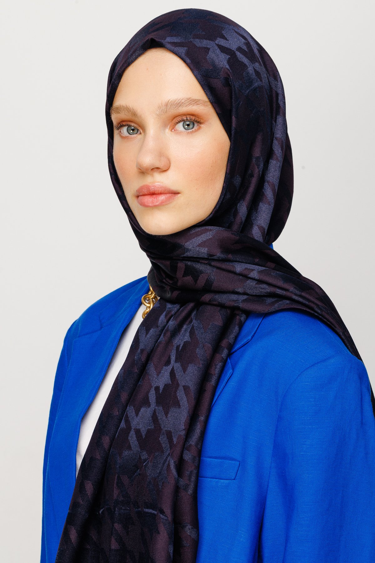 Crowbar Pattern Shiny Jacquard Shawl - Navyblue