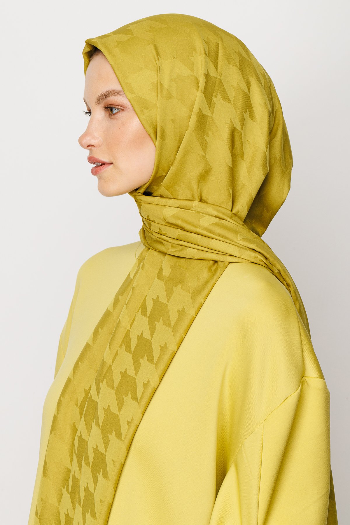 Crowbar Pattern Silk Jacquard Shawl - Olive Green