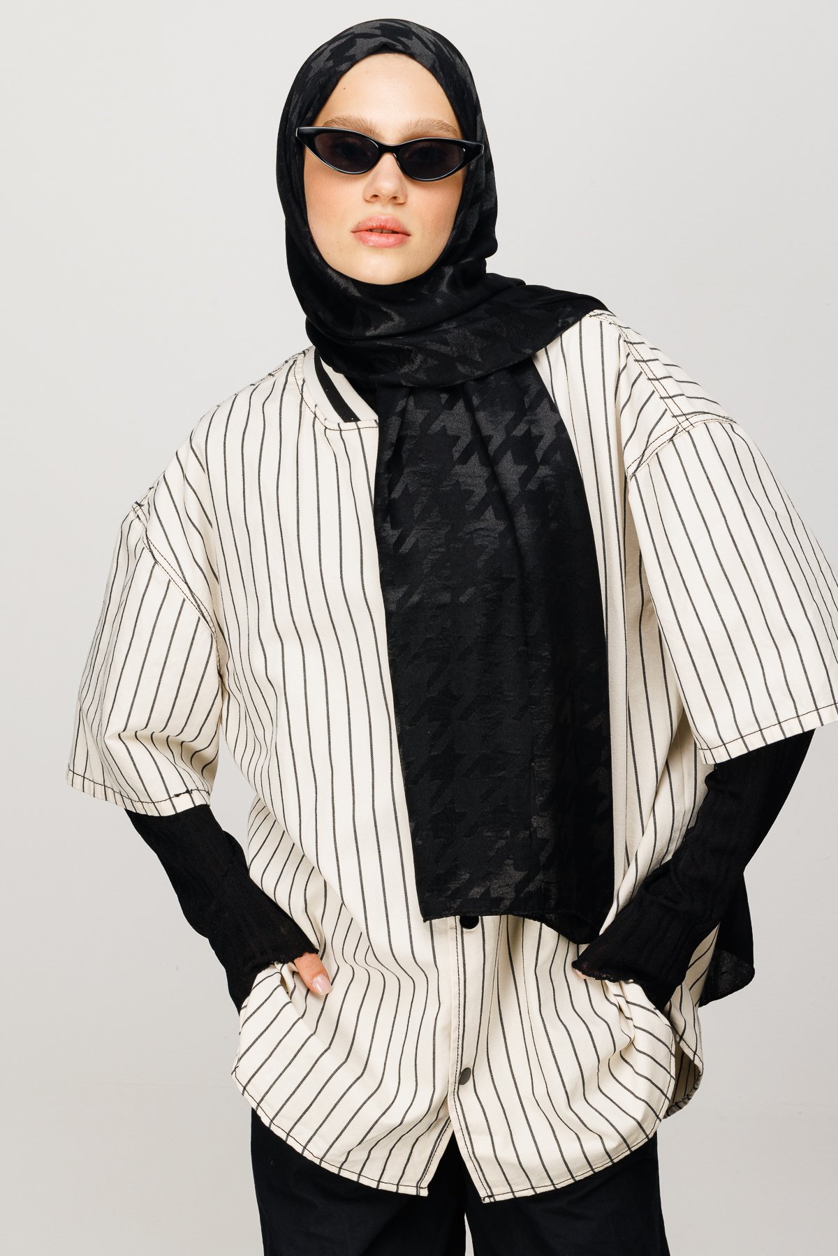 Crowbar Pattern Shiny Jacquard Shawl - Black