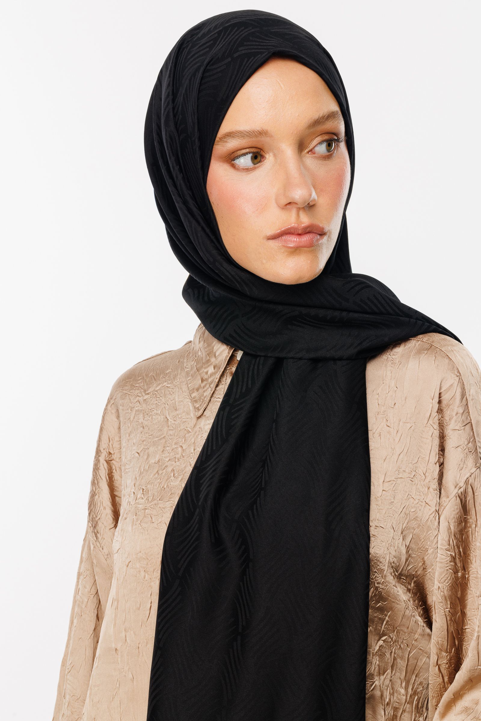 Aura Pattern Silk Jacquard Shawl - Black