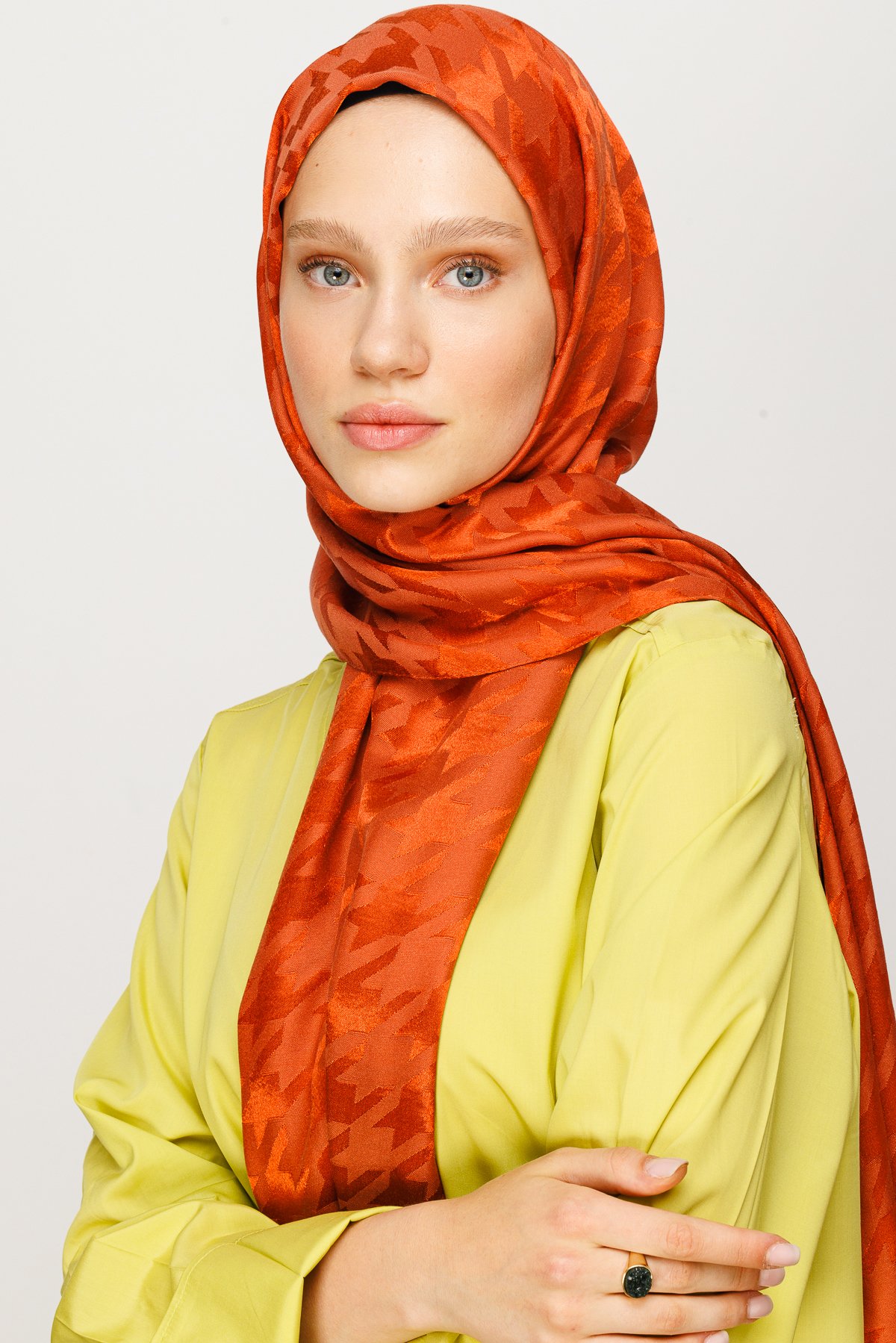 Crowbar Pattern Shiny Jacquard Shawl - Tile