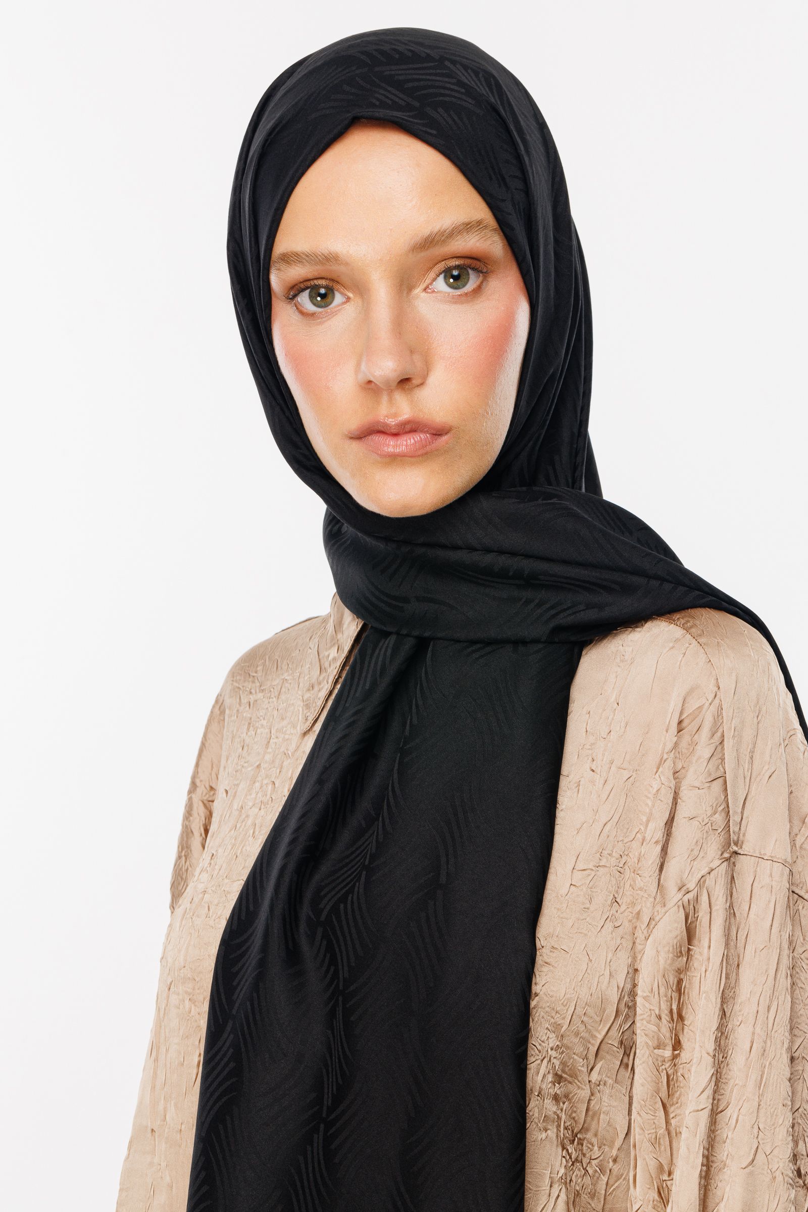 Aura Pattern Silk Jacquard Shawl - Black