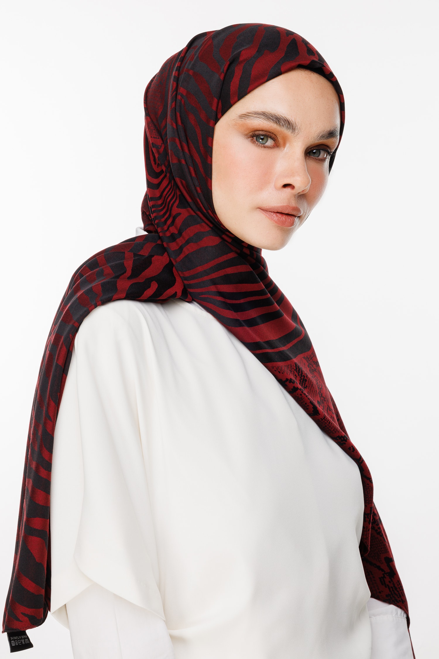 Riad-Pattern Reversible Shawl - Black-Burgundy