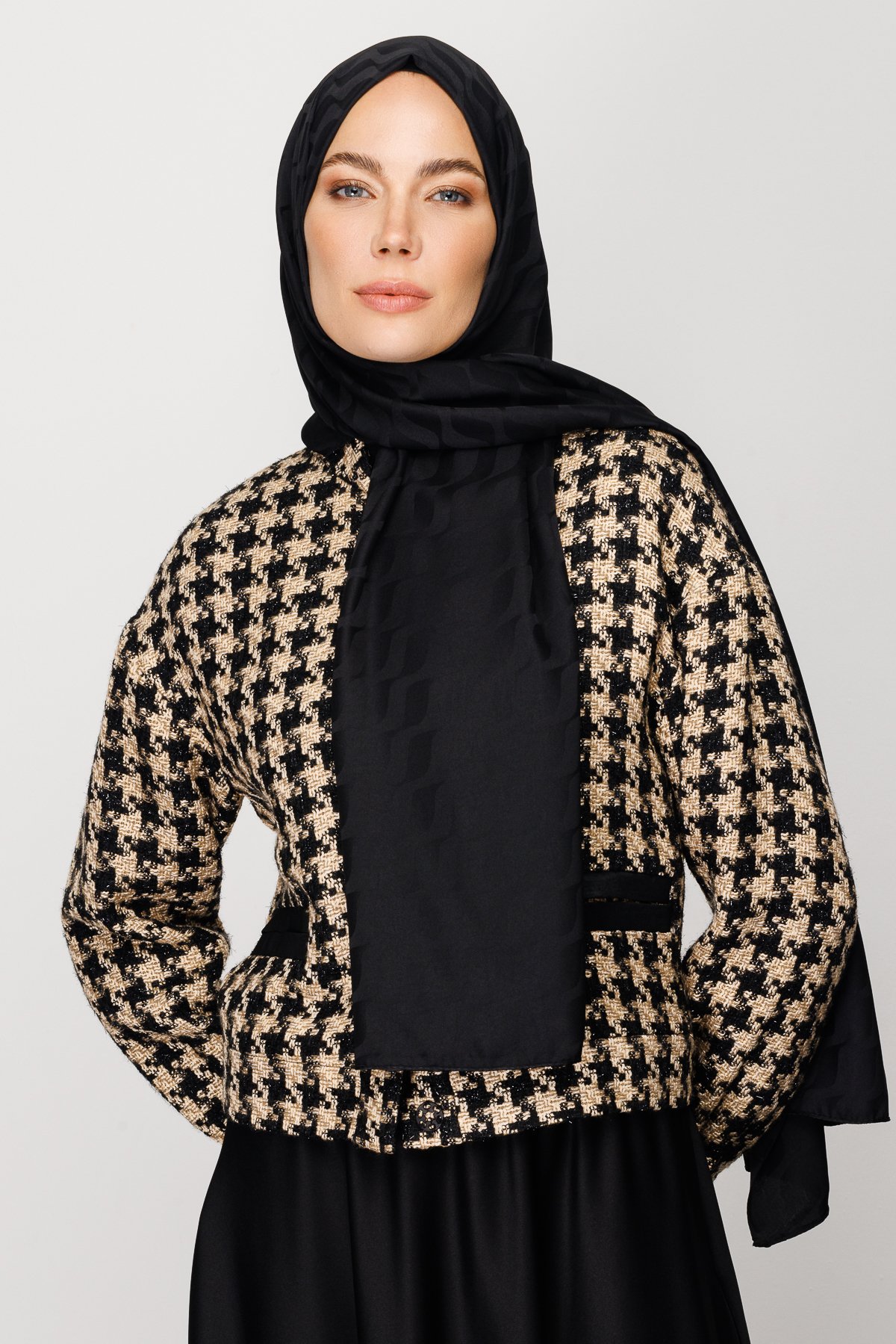 Wave Pattern Silky Jacquard Shawl - Black