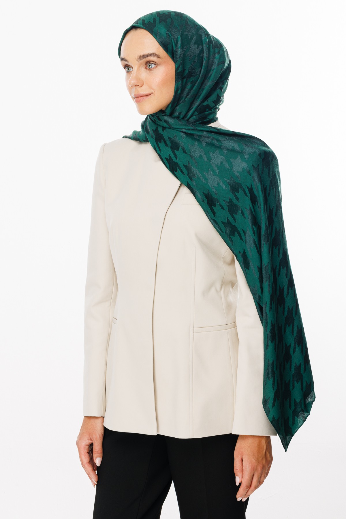 Crowbar Pattern Shiny Jacquard Hijab