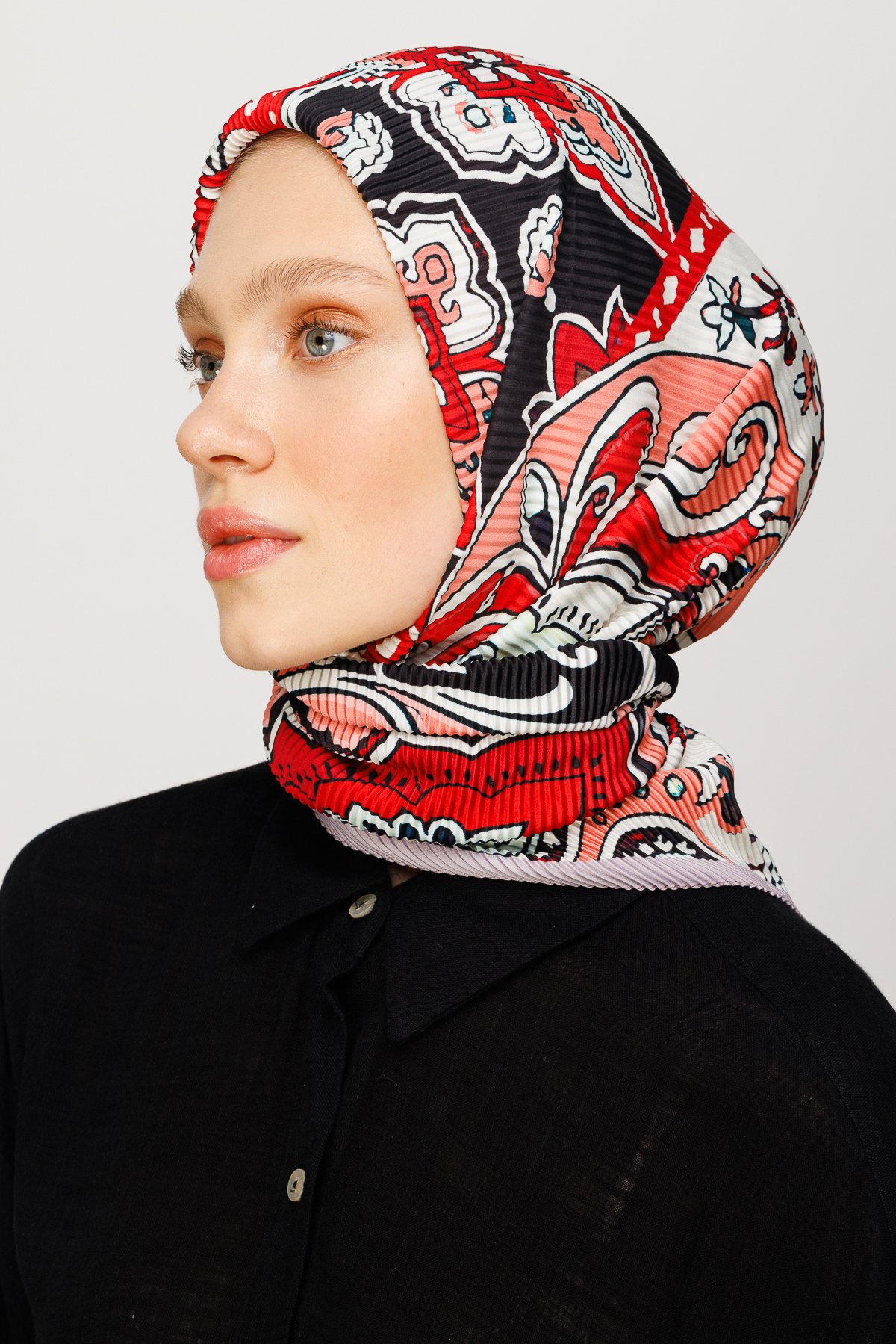 40 Patch Pattern Pleated Scarf - Red