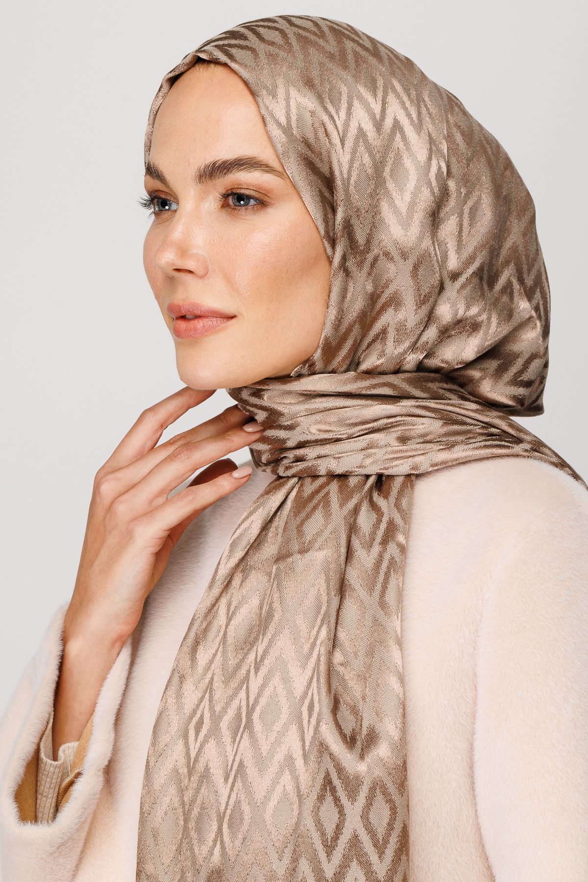 Karo Pattern Shiny Jacquard Shawl - Brown