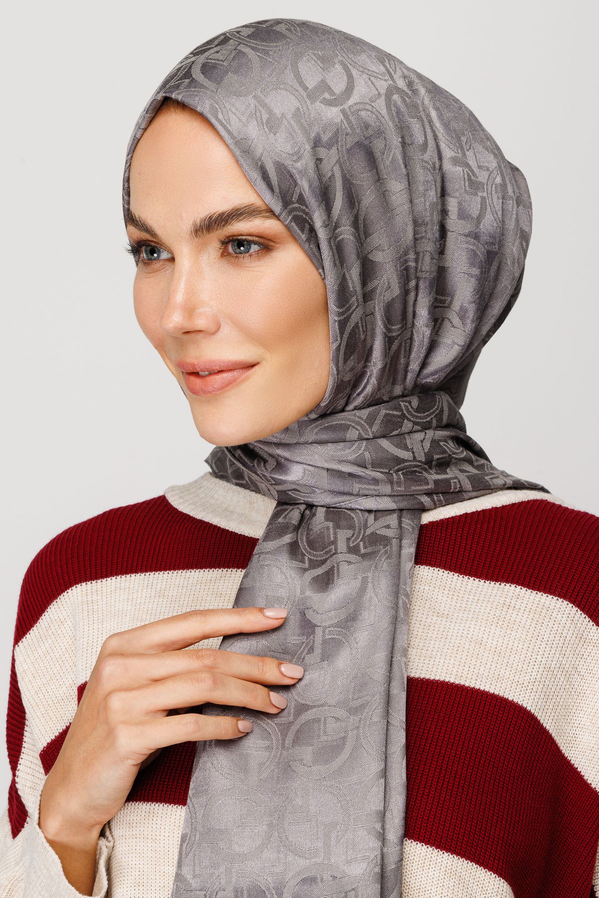 Longar Pattern Shiny Jacquard Hijab