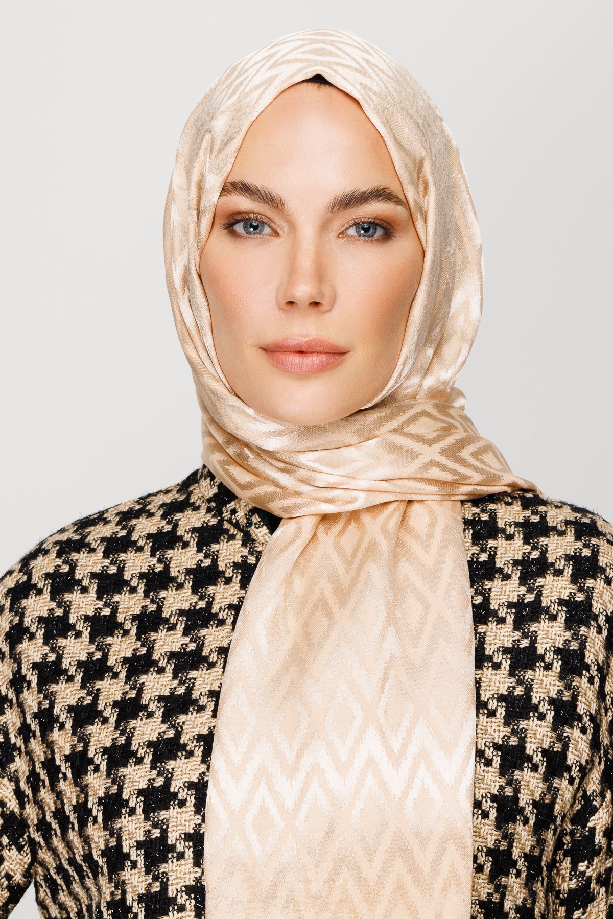 Karo Pattern Shiny Jacquard Shawl - Sand Beige