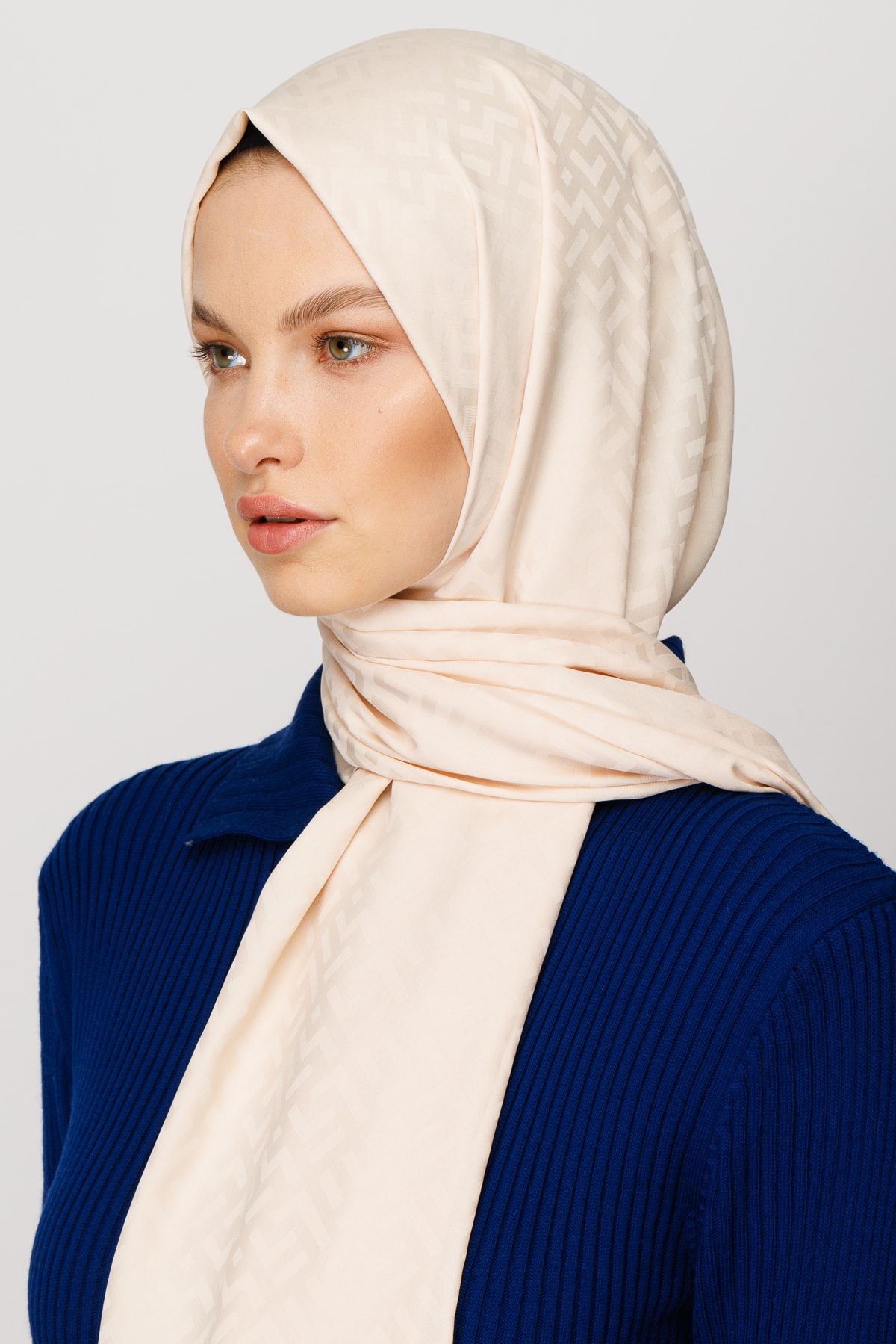 Z Pattern Silky Jacquard Shawl - Cream